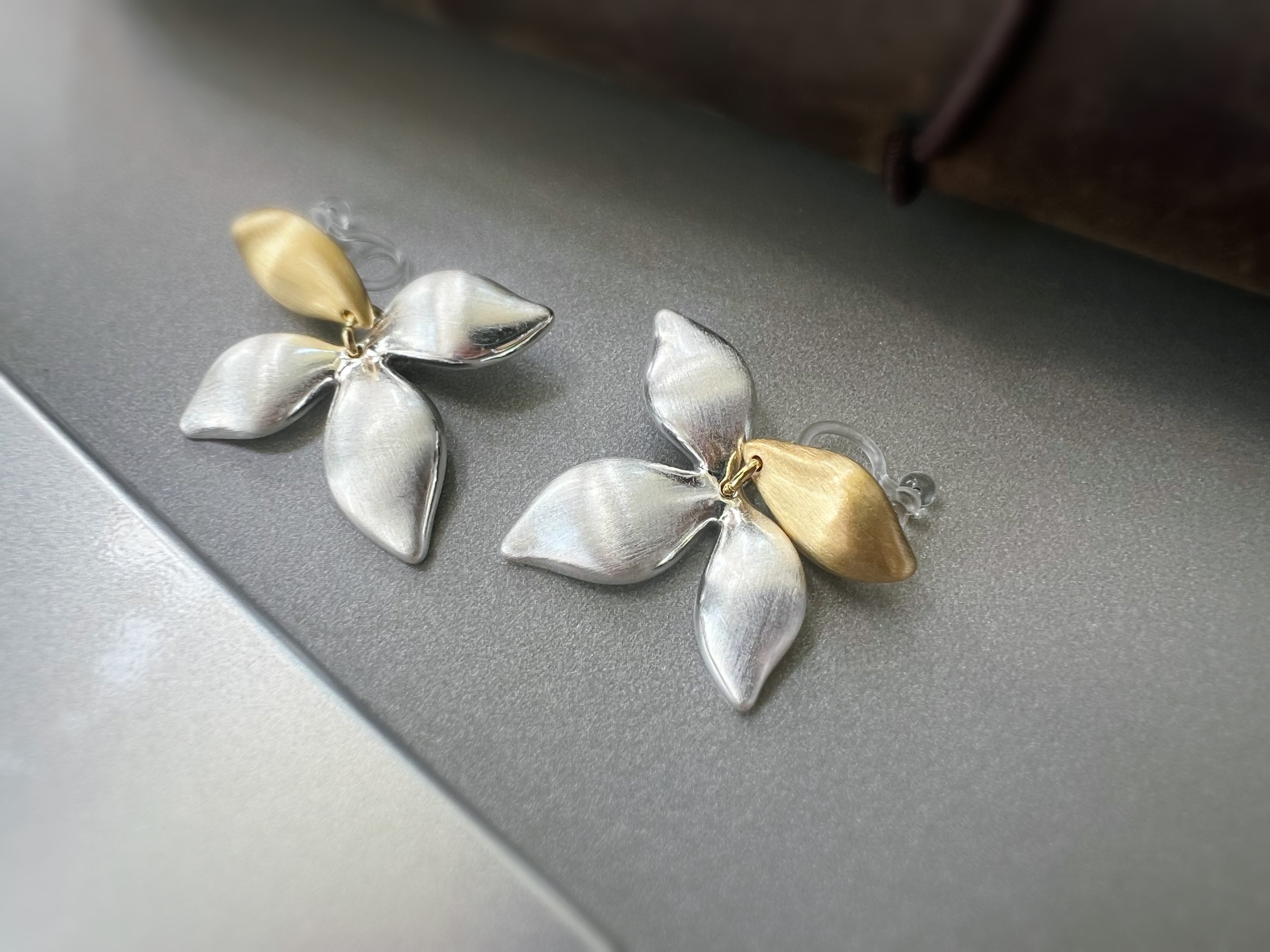 Fleur Bicolore – Pétales Or Argent