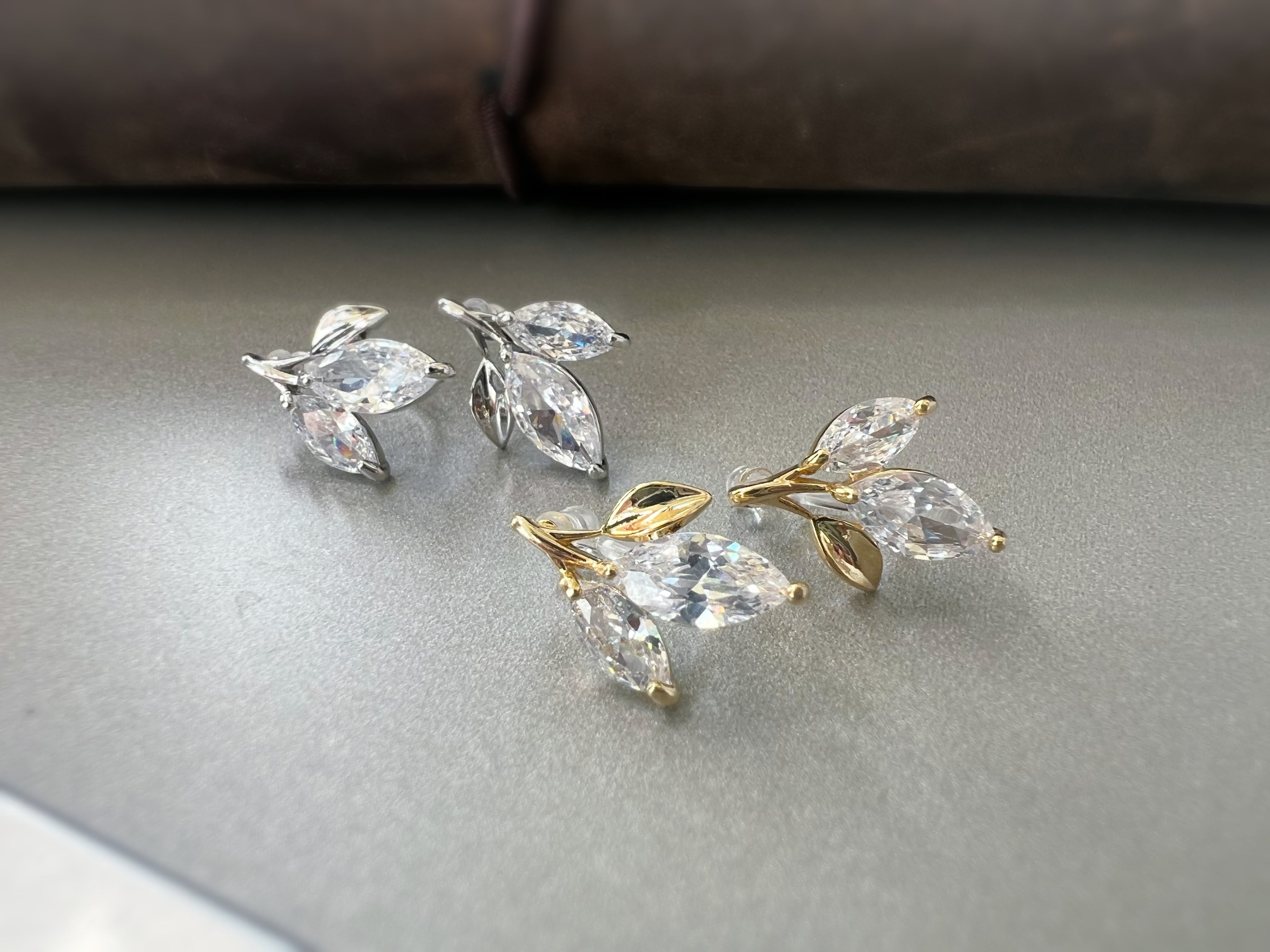 Feuille Élégante – Zircons Or Argent