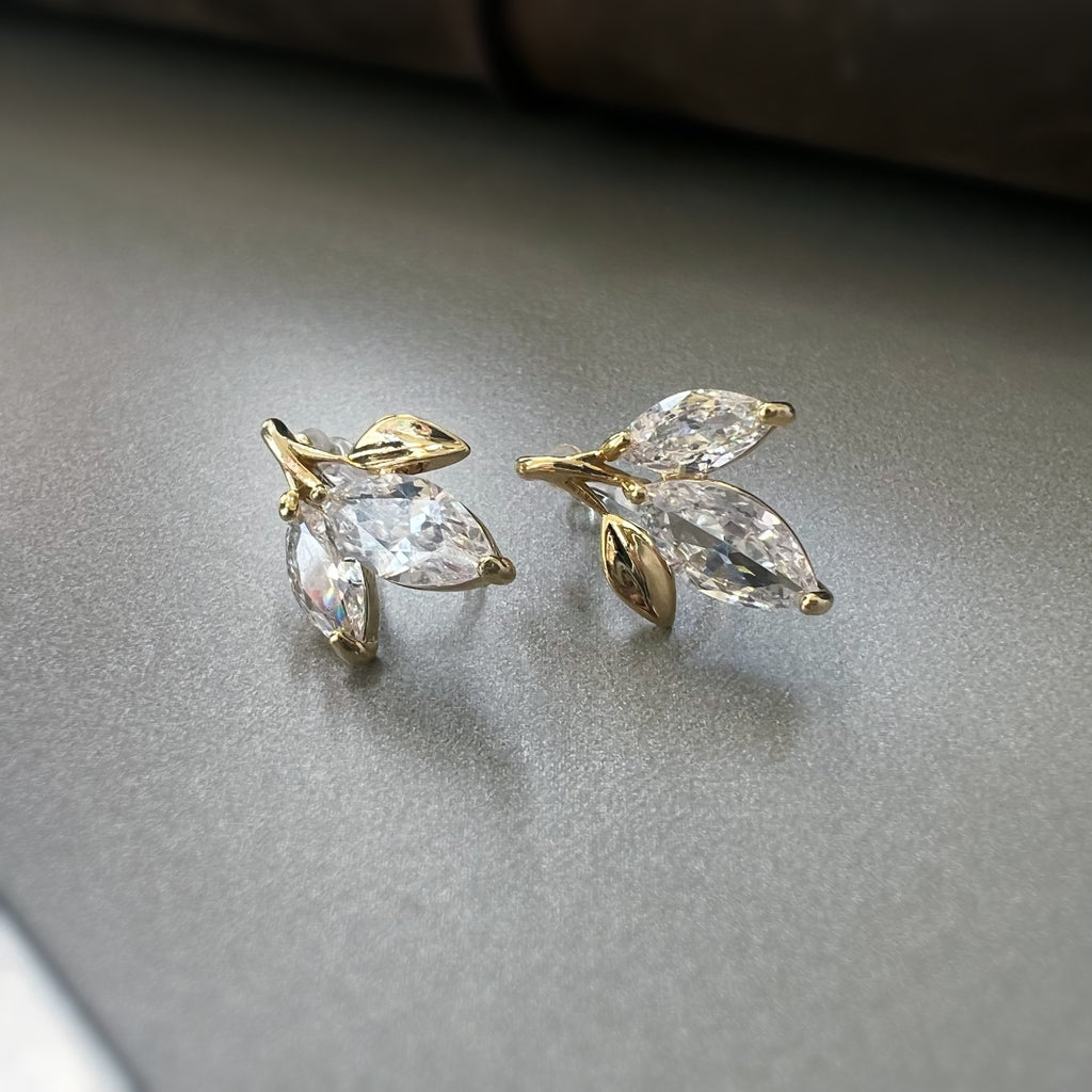 Feuille Élégante – Zircons Or Argent