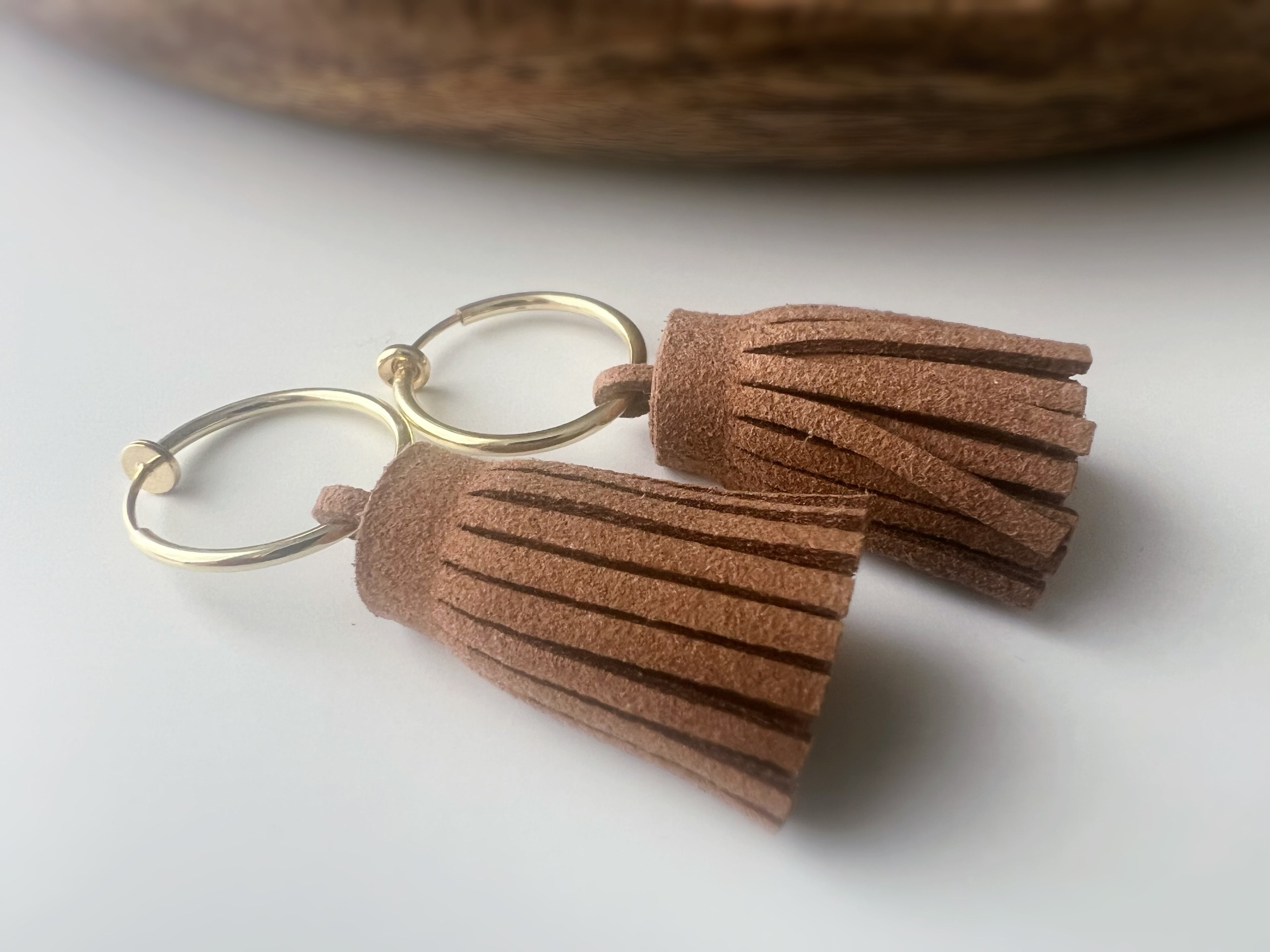 Créoles & Pompon Suédine Marron