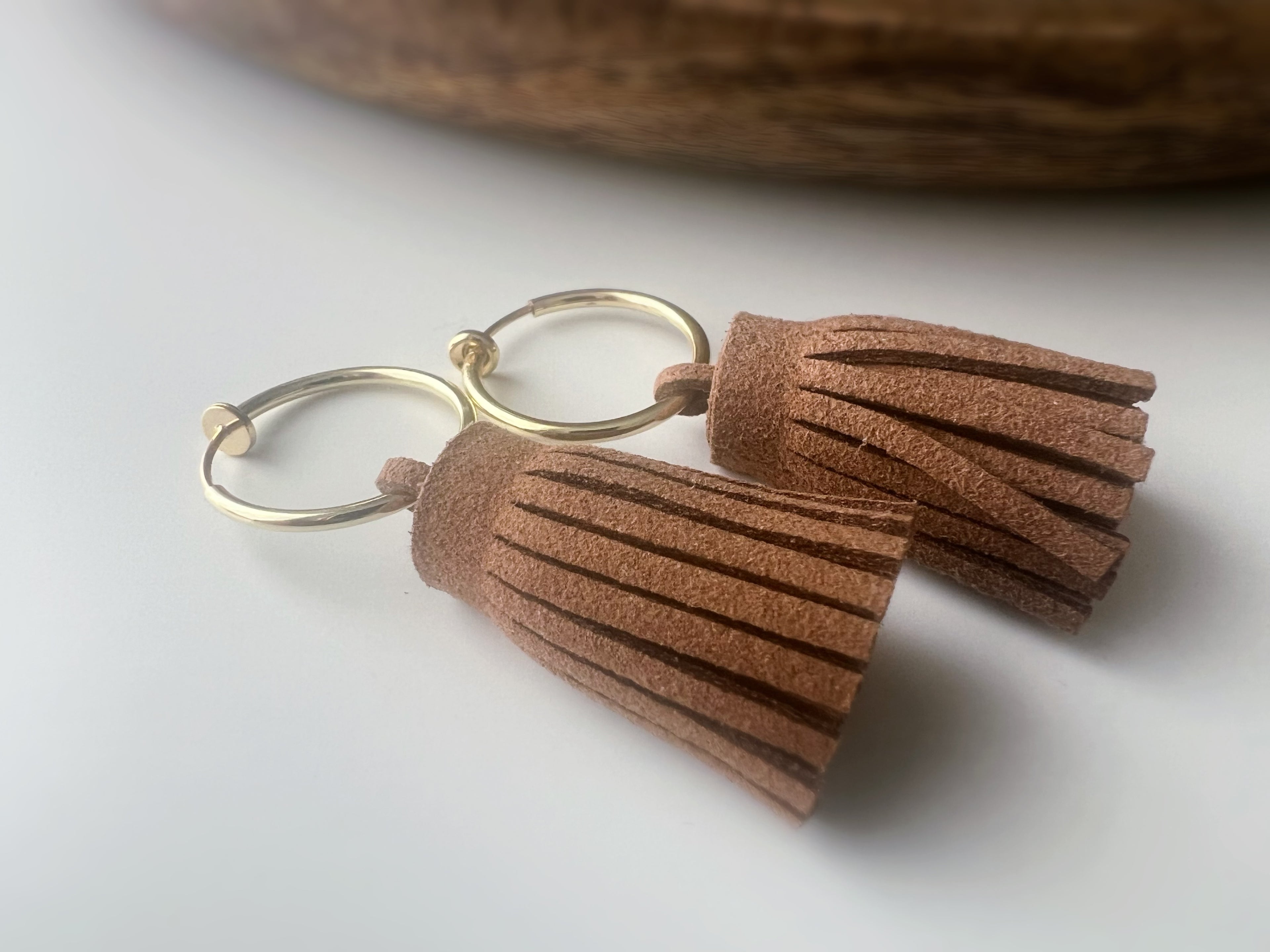 Créoles & Pompon Suédine Marron