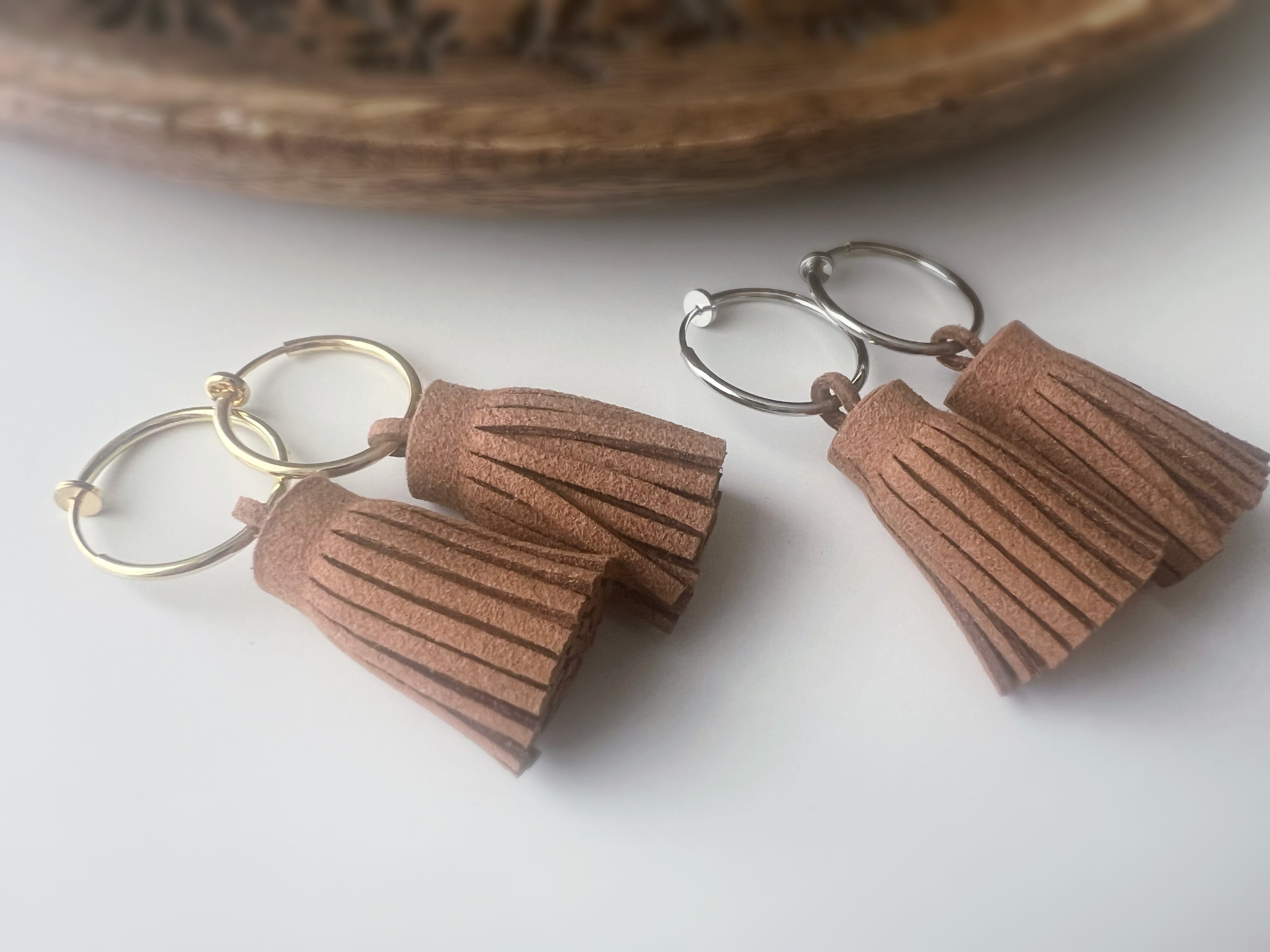 Créoles & Pompon Suédine Marron