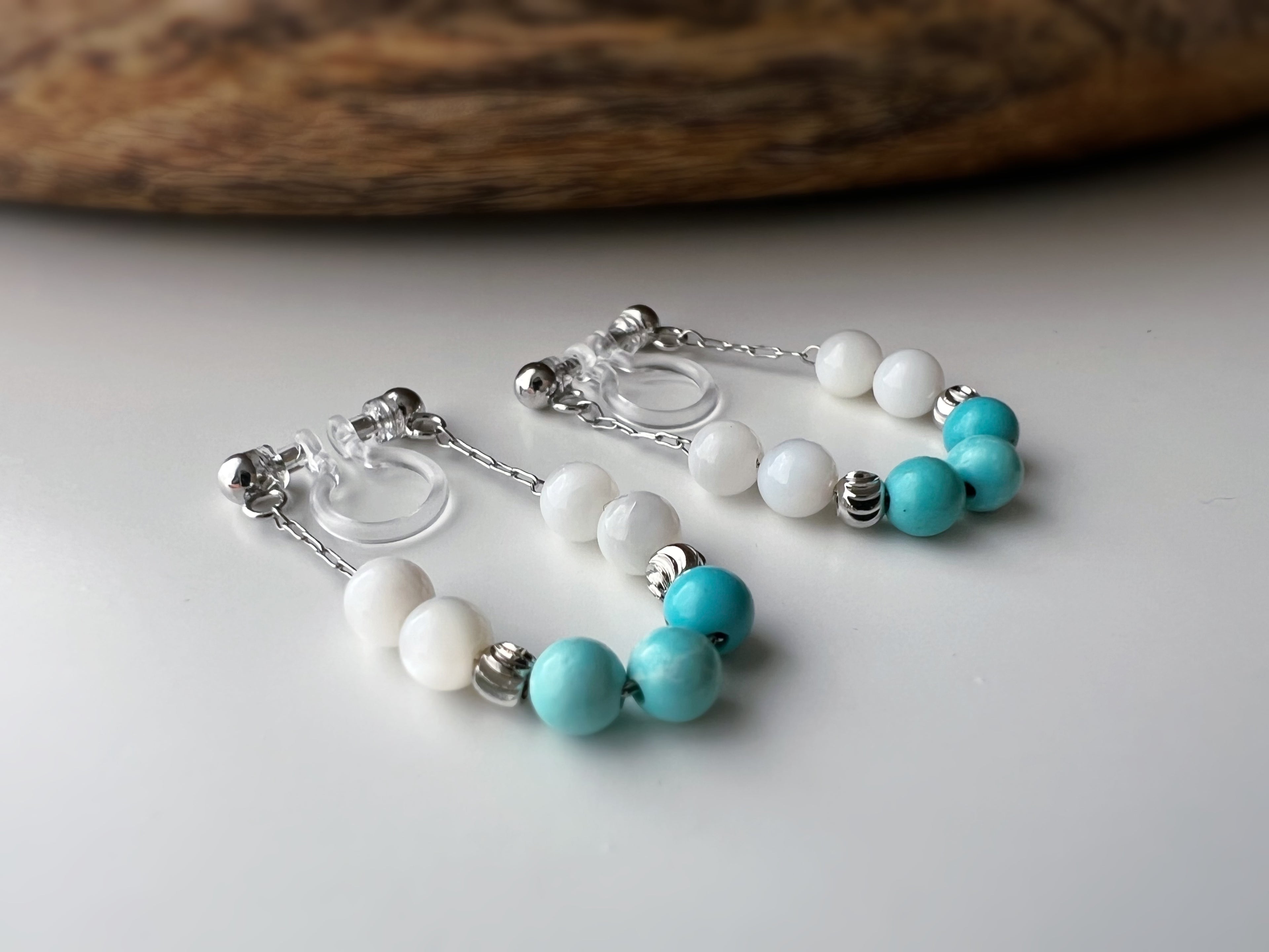 Chaîne & mini perles turquoise / blanches