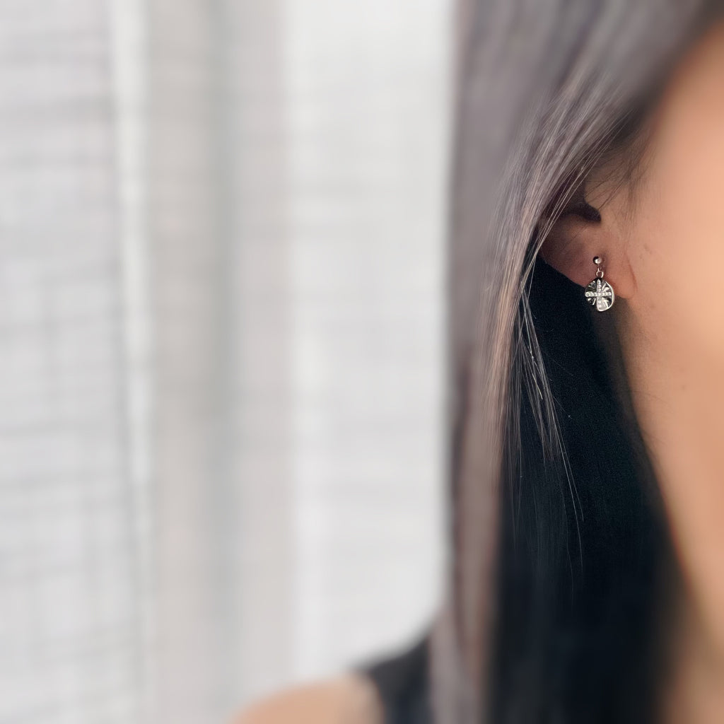 Clips d’oreilles petit pendentif rond – couleur argent