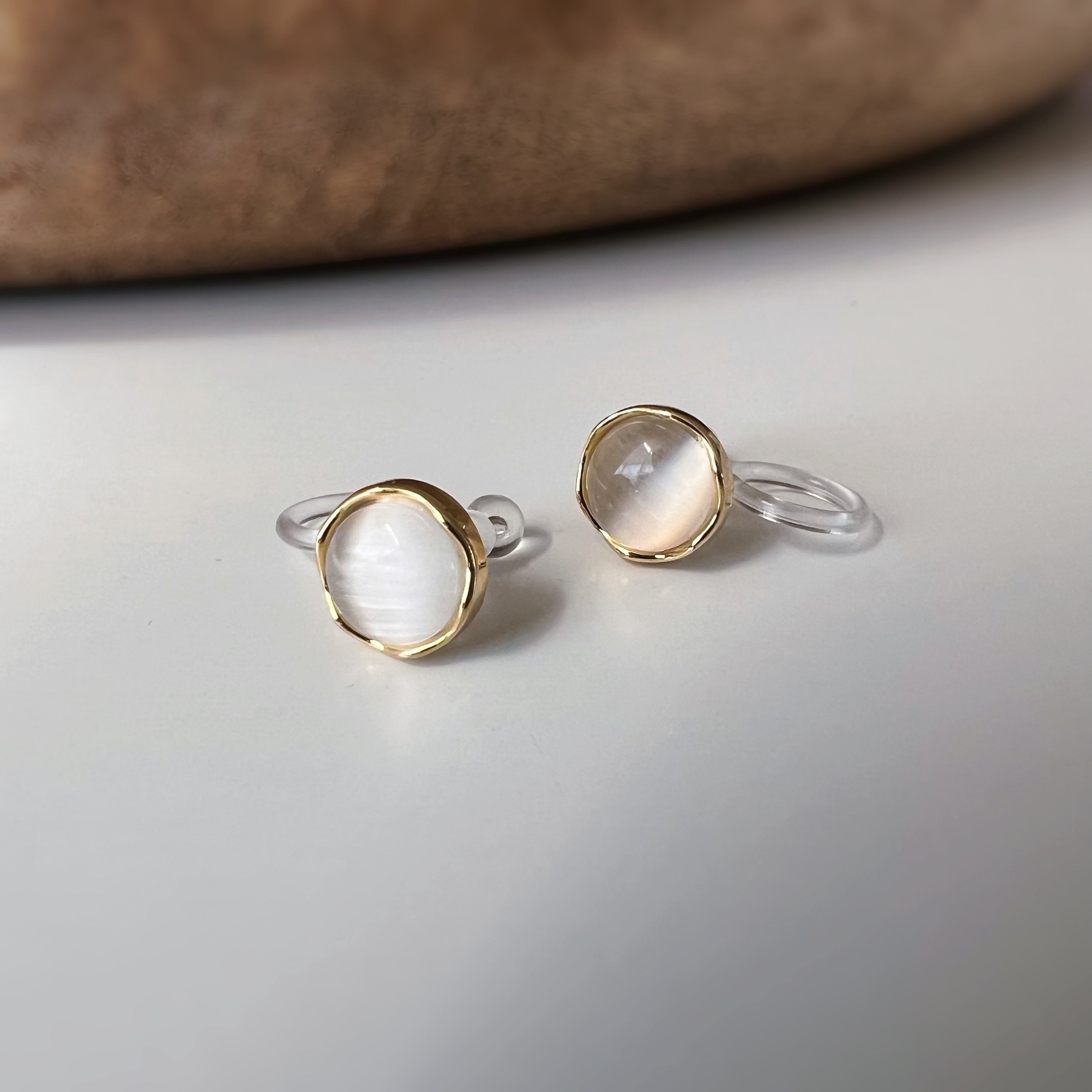Clips d’oreilles œil de chat blanc crème