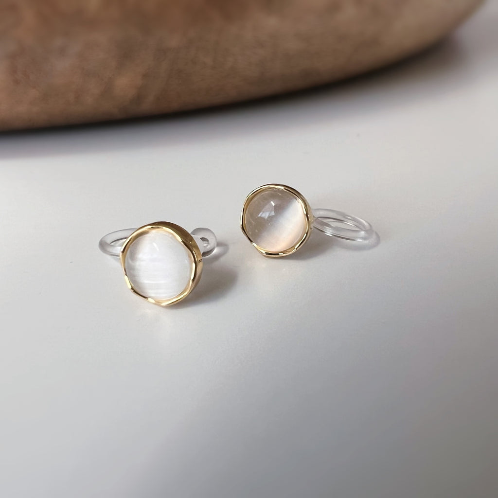 Clips d’oreilles œil de chat blanc crème