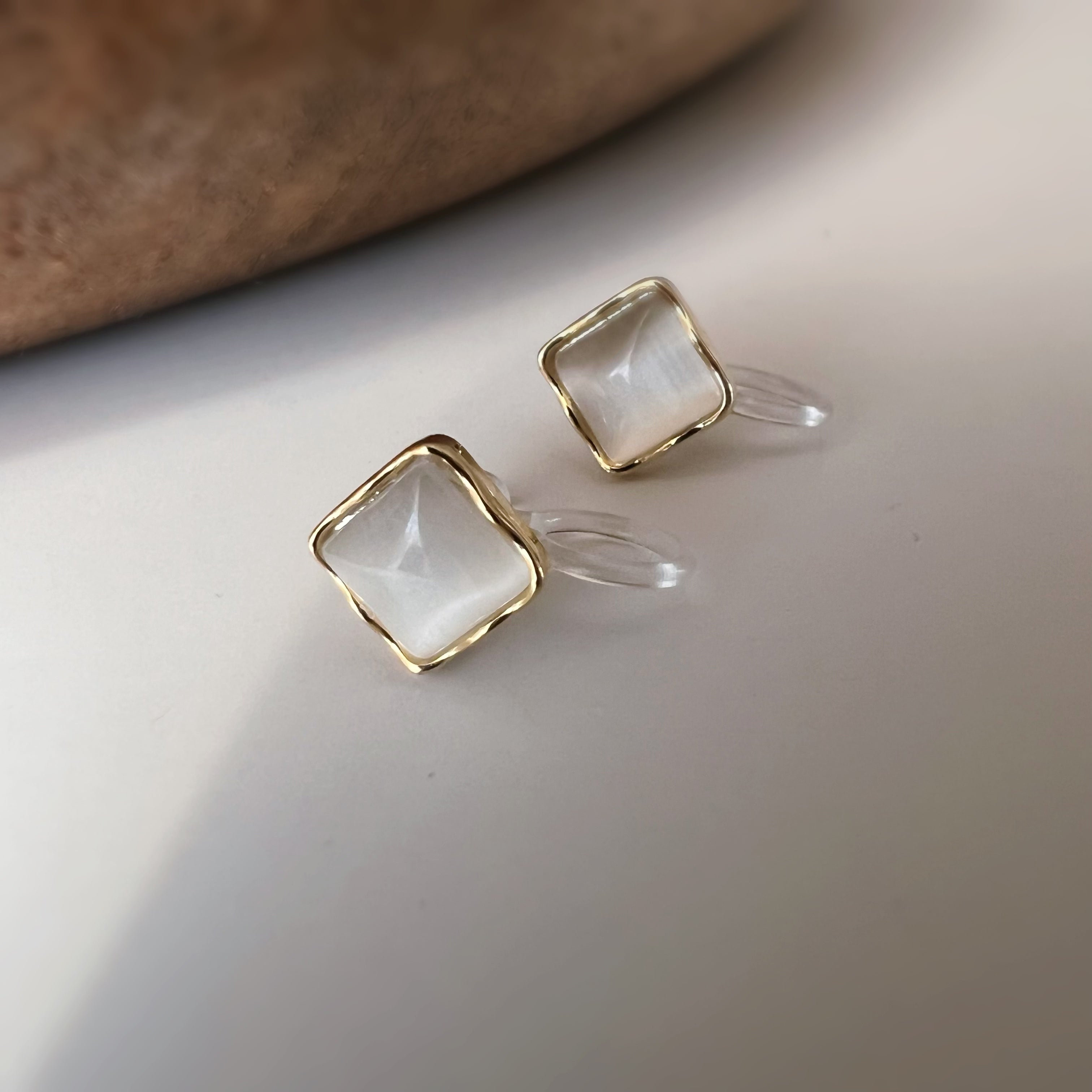 Clips d’oreilles œil de chat blanc crème