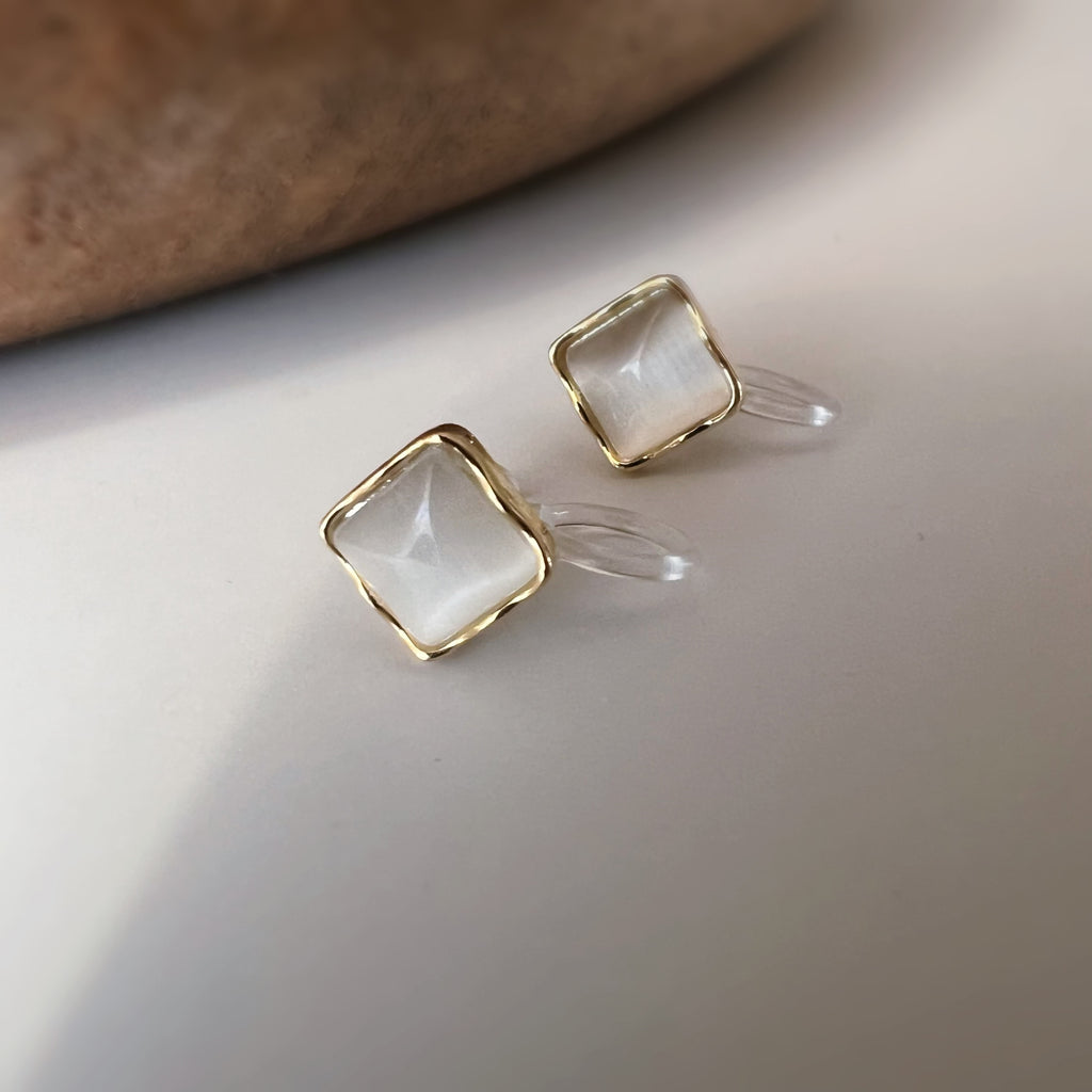 Clips d’oreilles œil de chat blanc crème