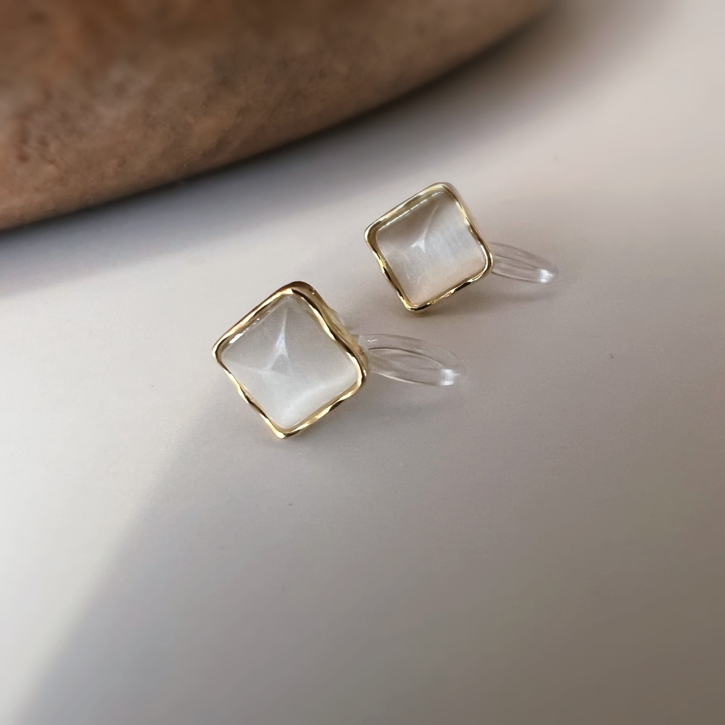 Clips d’oreilles œil de chat blanc crème