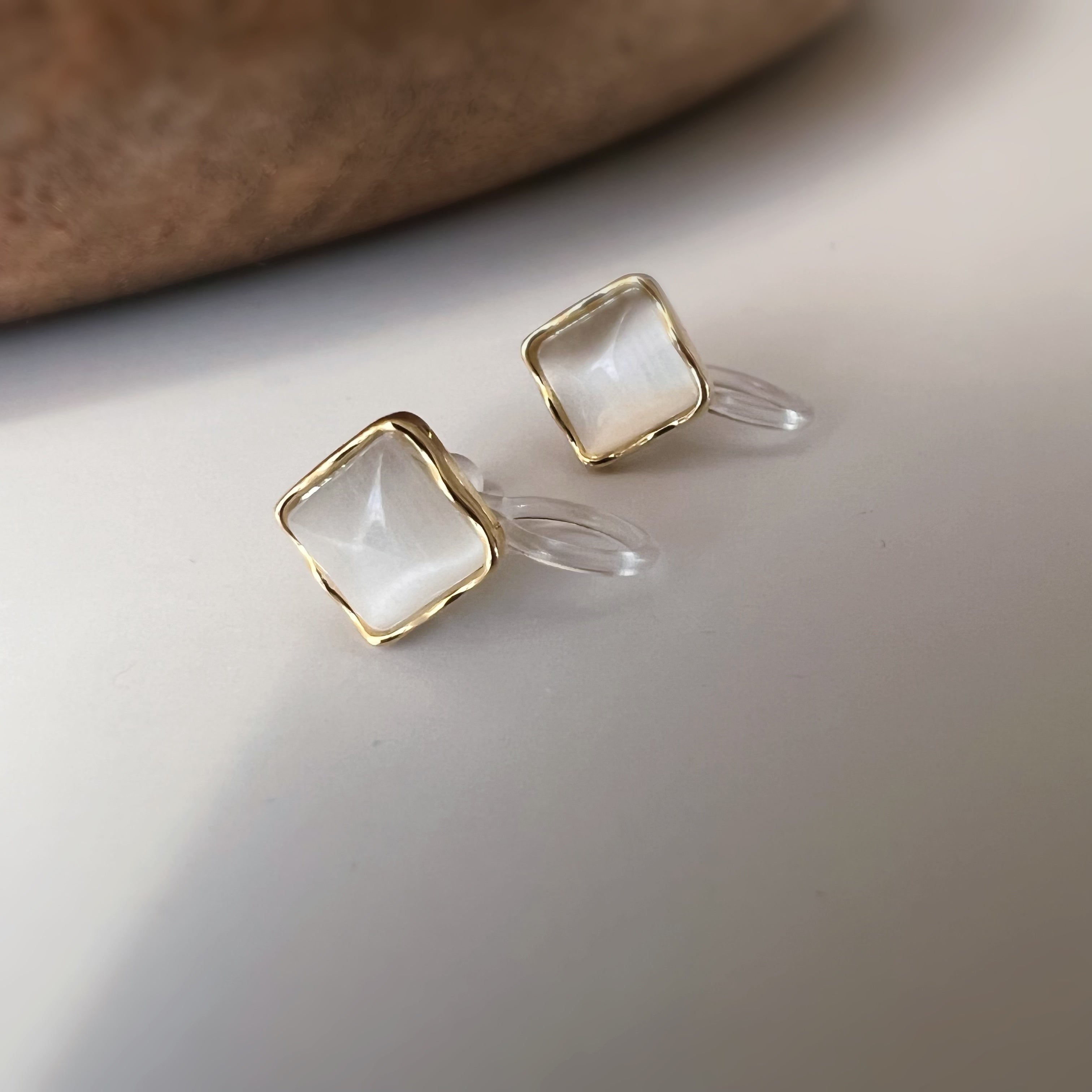Clips d’oreilles œil de chat blanc crème