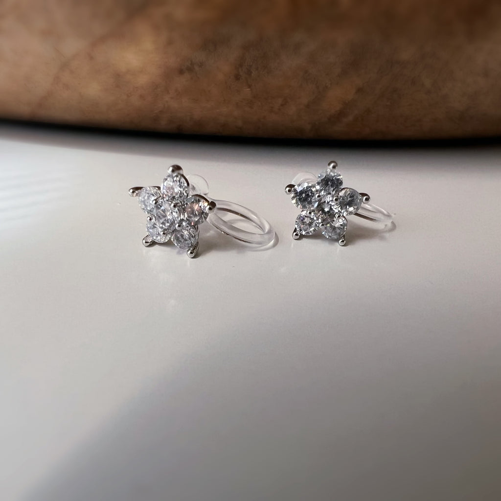 Mini fleur à cinq pétales dorée & zircon