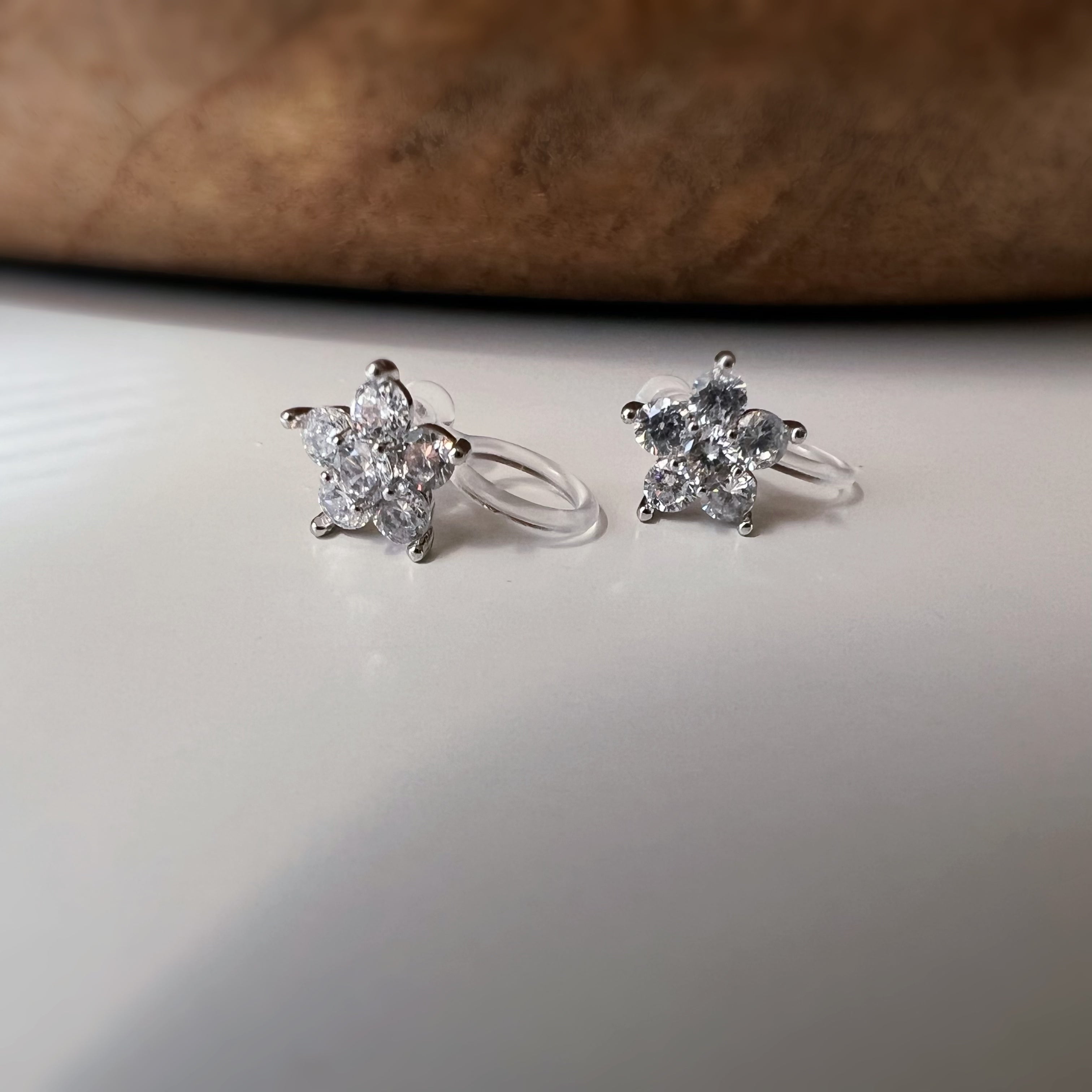 Mini fleur à cinq pétales dorée & zircon