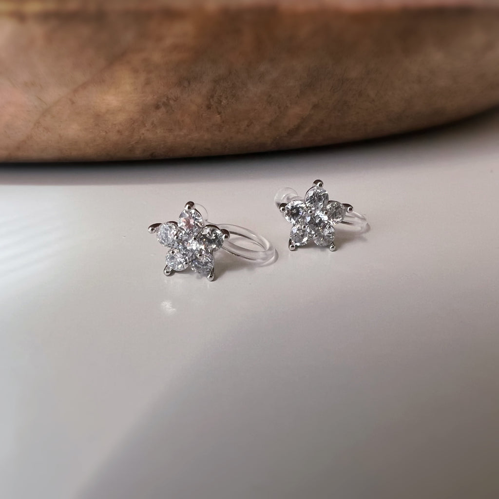 Mini fleur à cinq pétales dorée & zircon