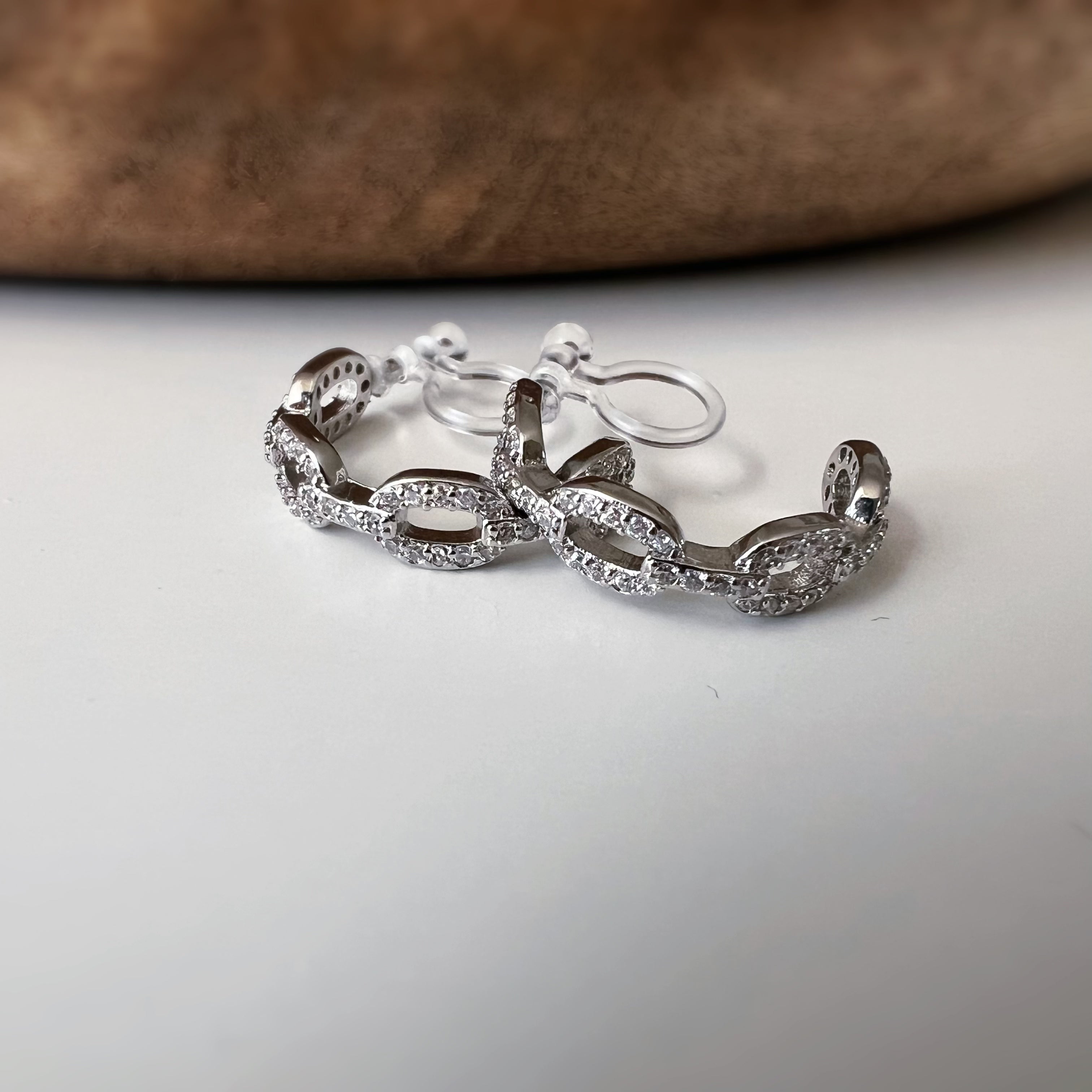 C-shaped smooth chain ear clips / Zircon chain