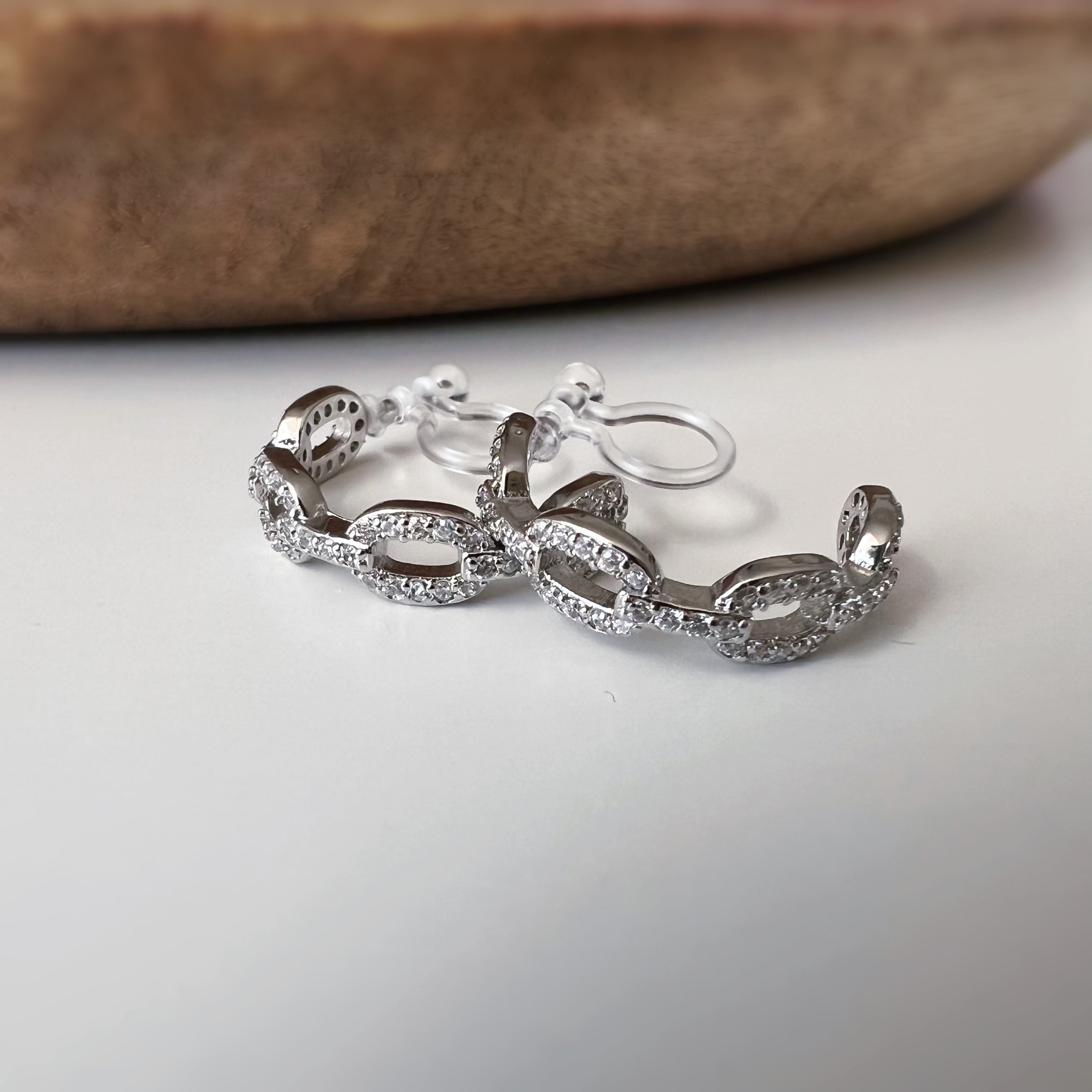C-shaped smooth chain ear clips / Zircon chain