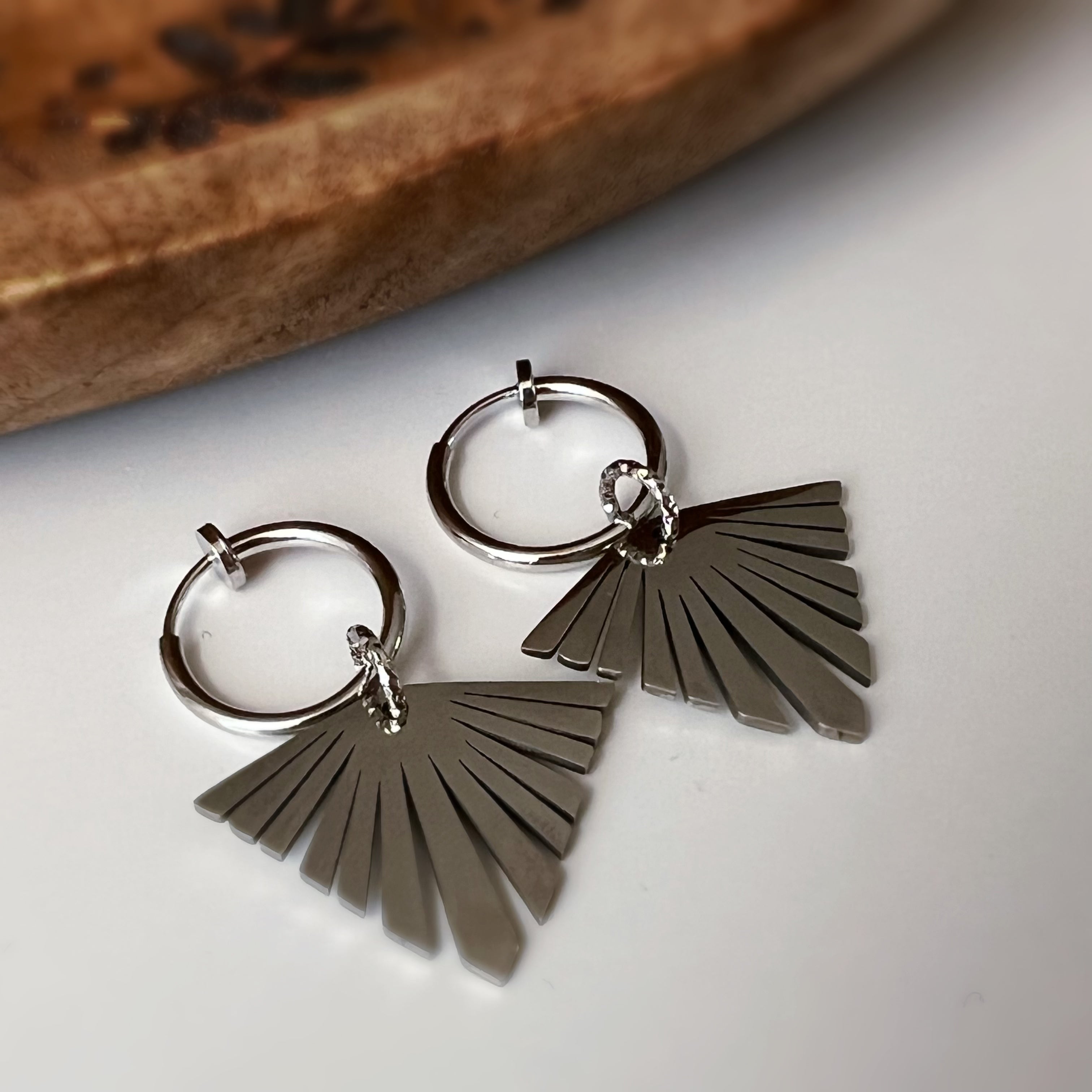 2-in-1 Creole clip earrings with removable fan pendant