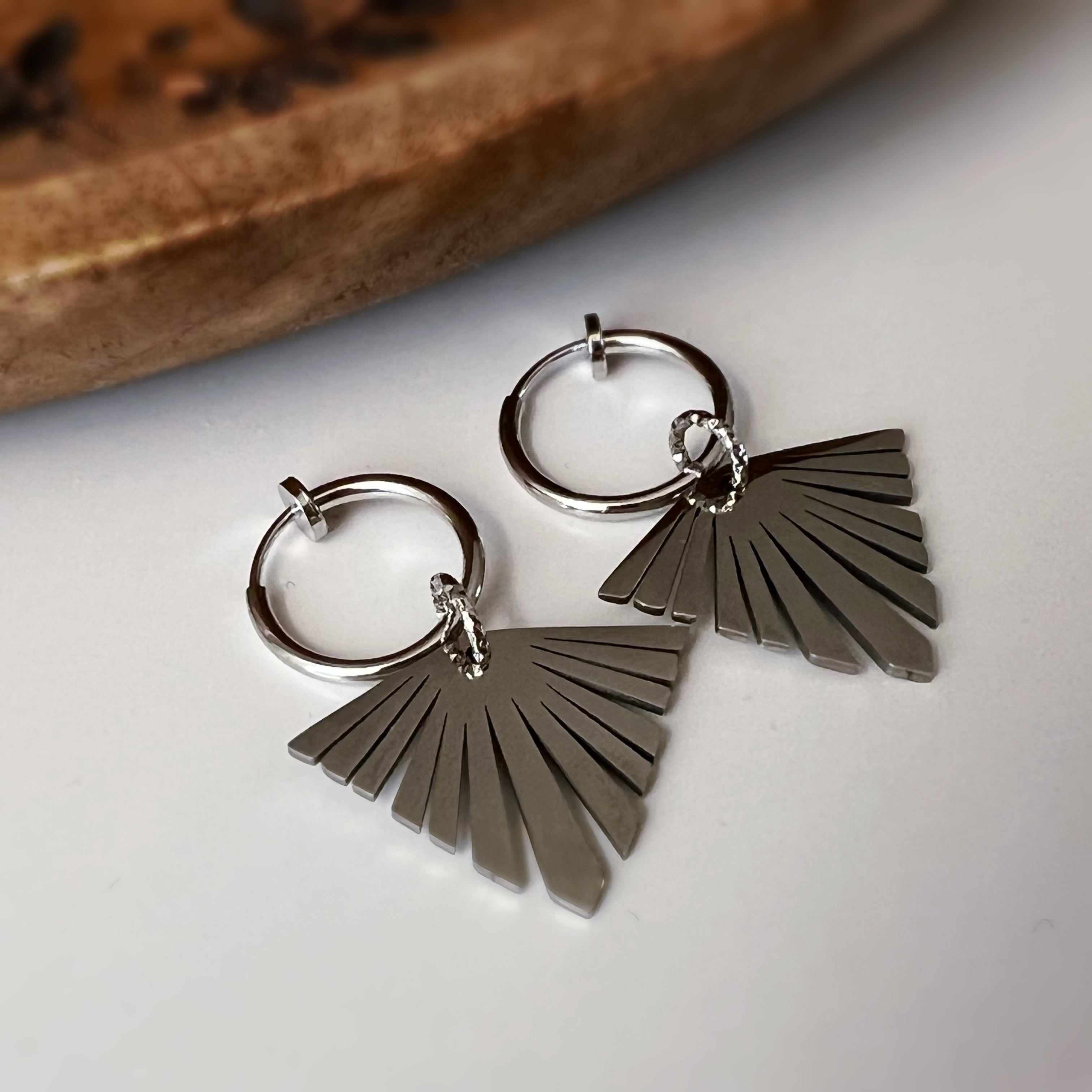 2-in-1 Creole clip earrings with removable fan pendant