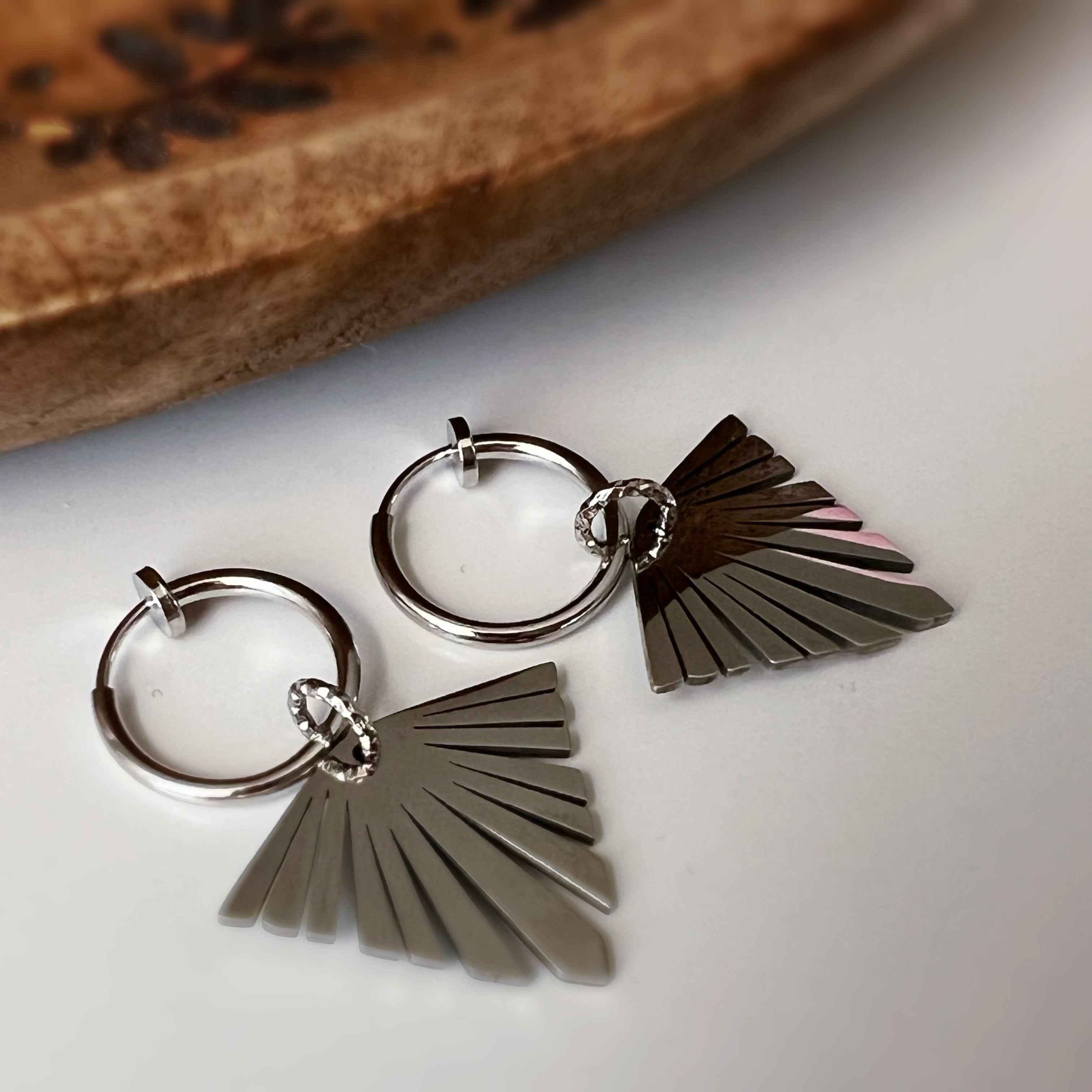 2-in-1 Creole clip earrings with removable fan pendant