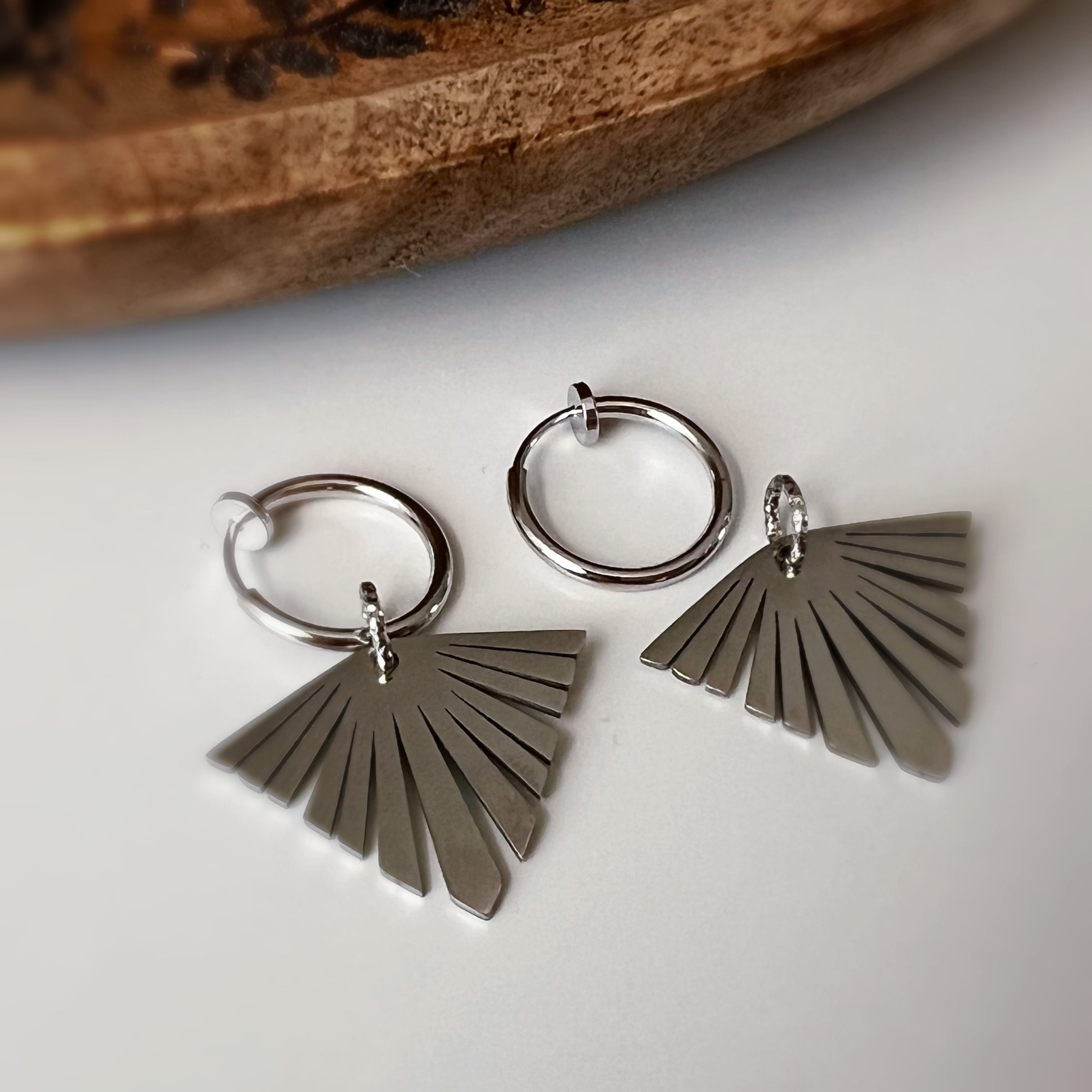 2-in-1 Creole clip earrings with removable fan pendant