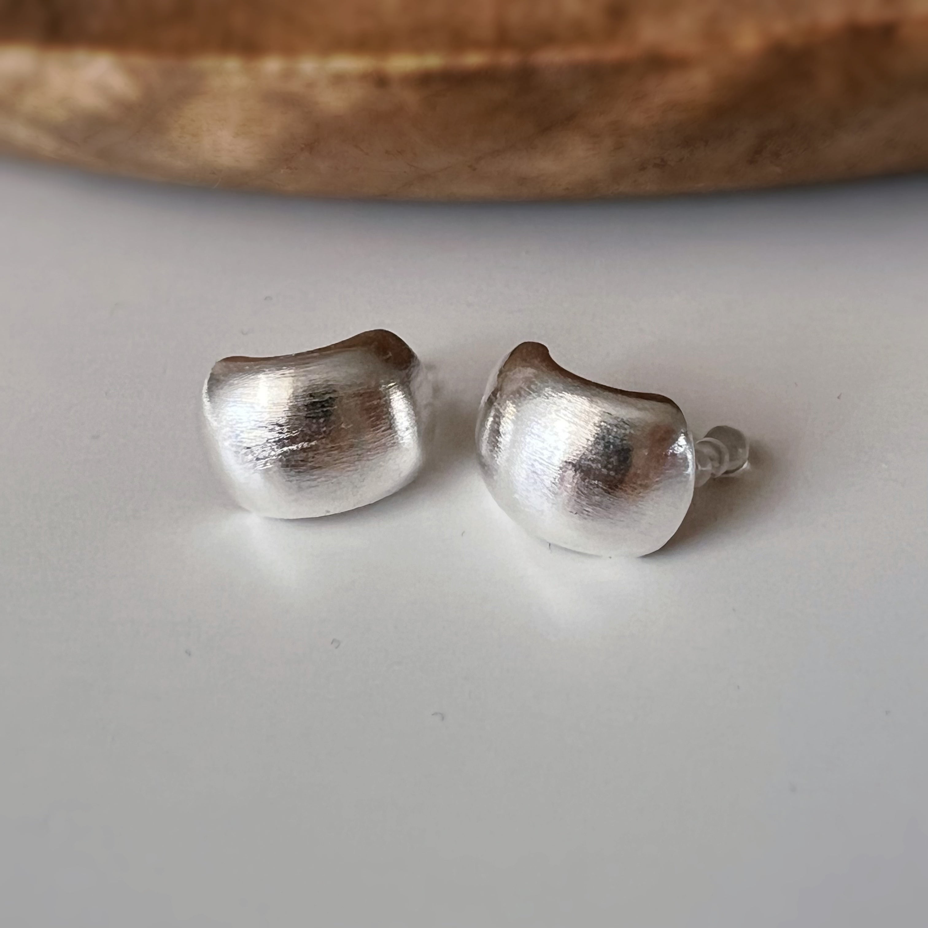 Clips d’oreilles petit carré  arrondi argenté