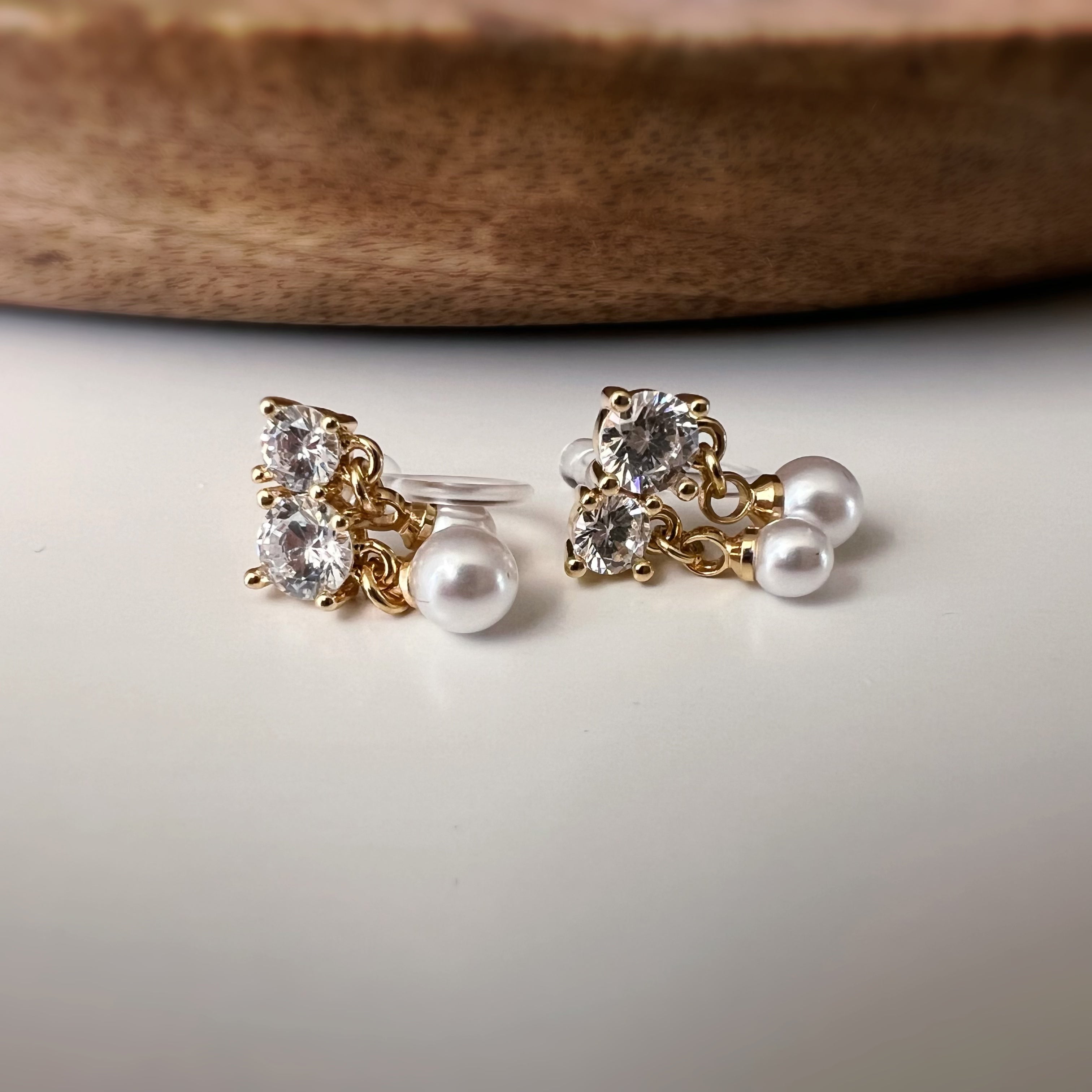 Zircon and pearl clip-on earrings