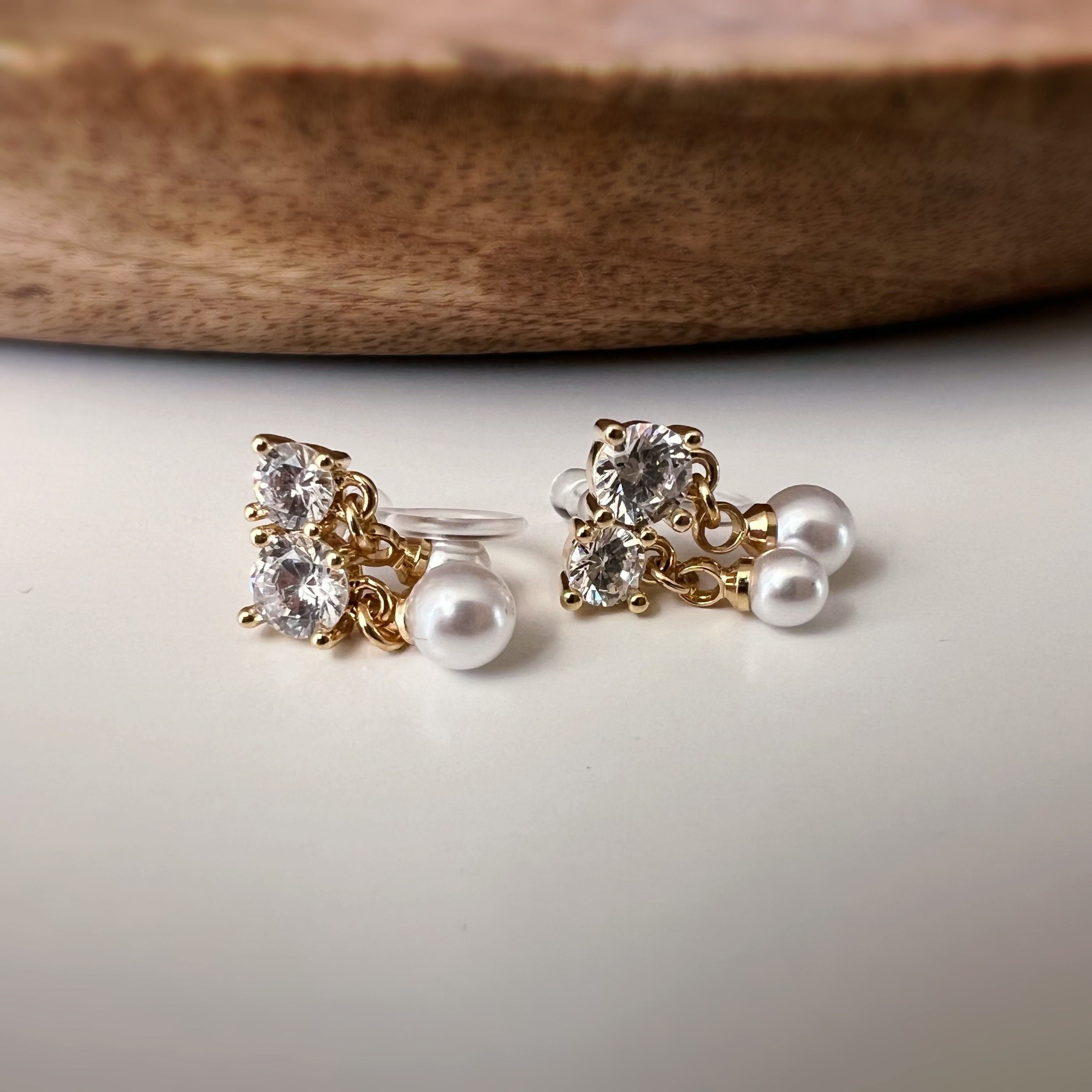 Zircon and pearl clip-on earrings
