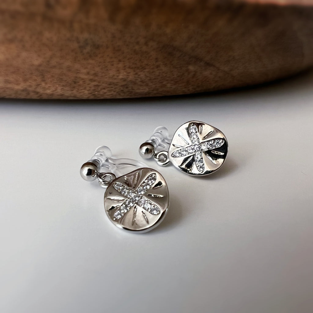 Clips d’oreilles petit pendentif rond – couleur argent