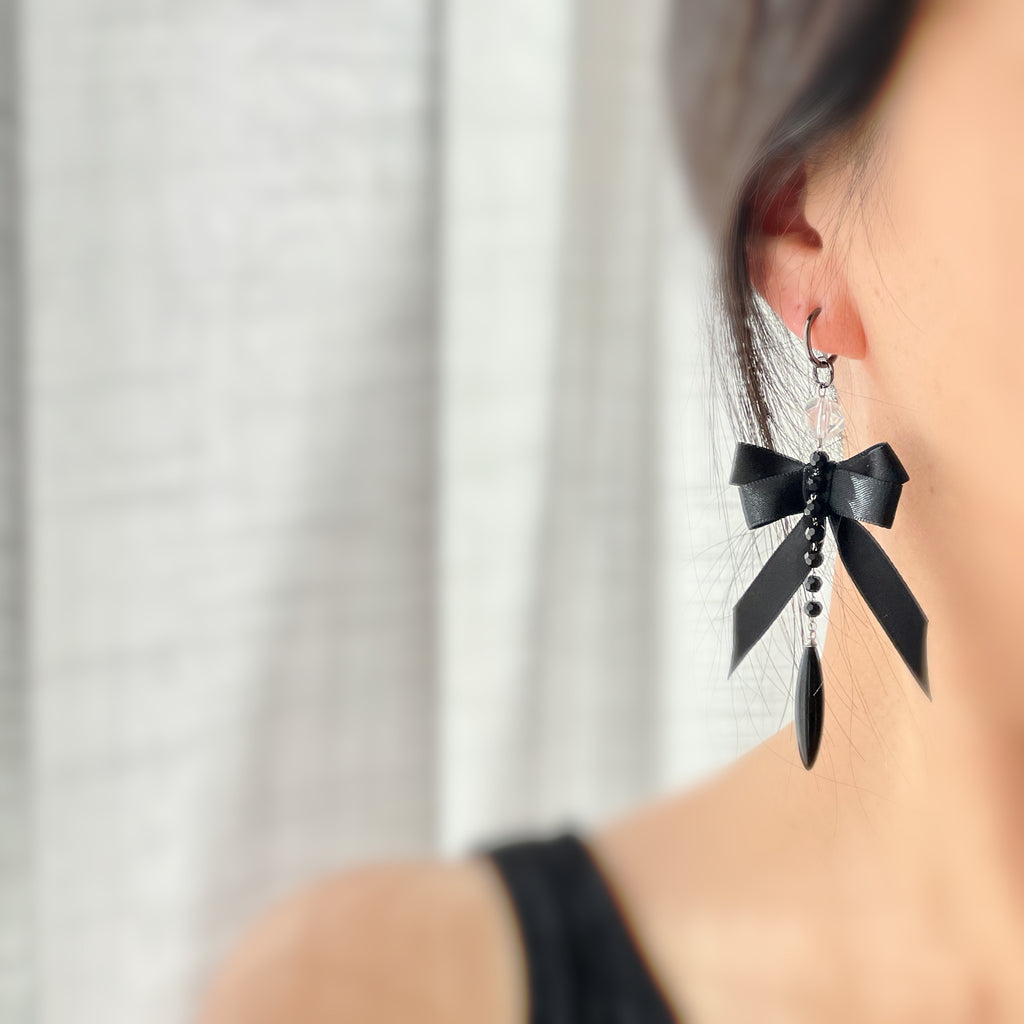 Halloween 2-in-1 Non-Pierced Ear Clips – Gothic Black Bow