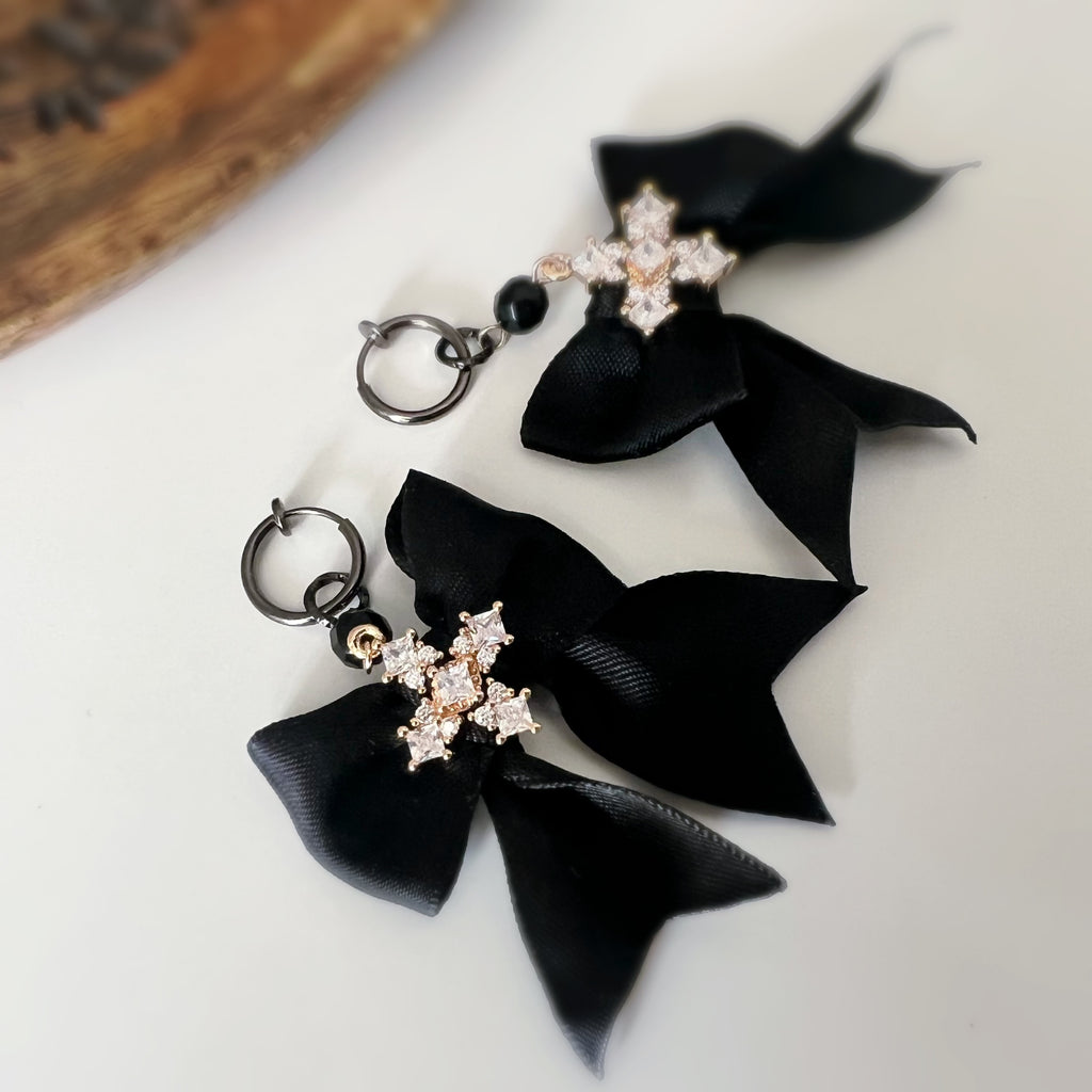 Non-pierced Halloween Creole clips – gothic black bow & rhinestones