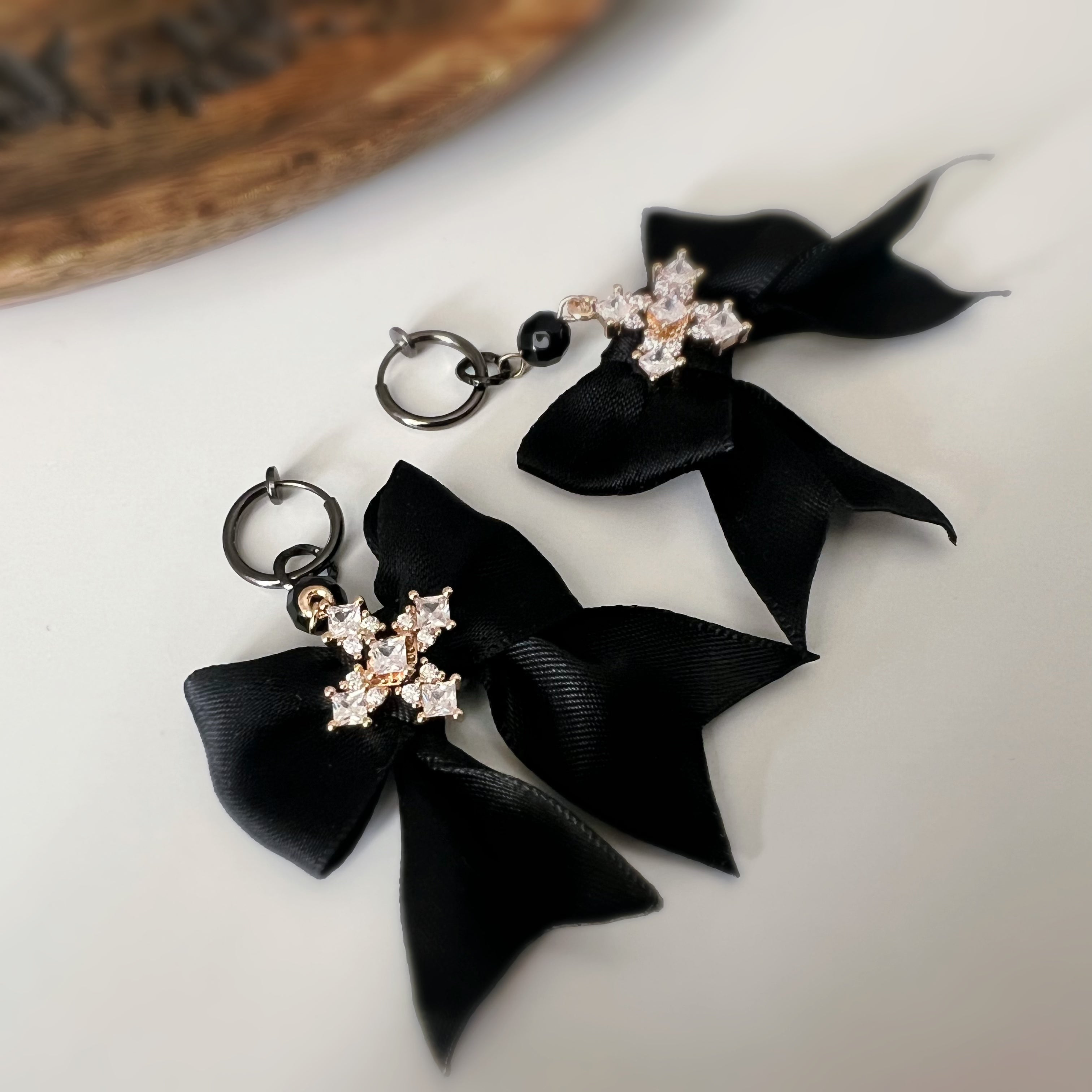 Non-pierced Halloween Creole clips – gothic black bow & rhinestones