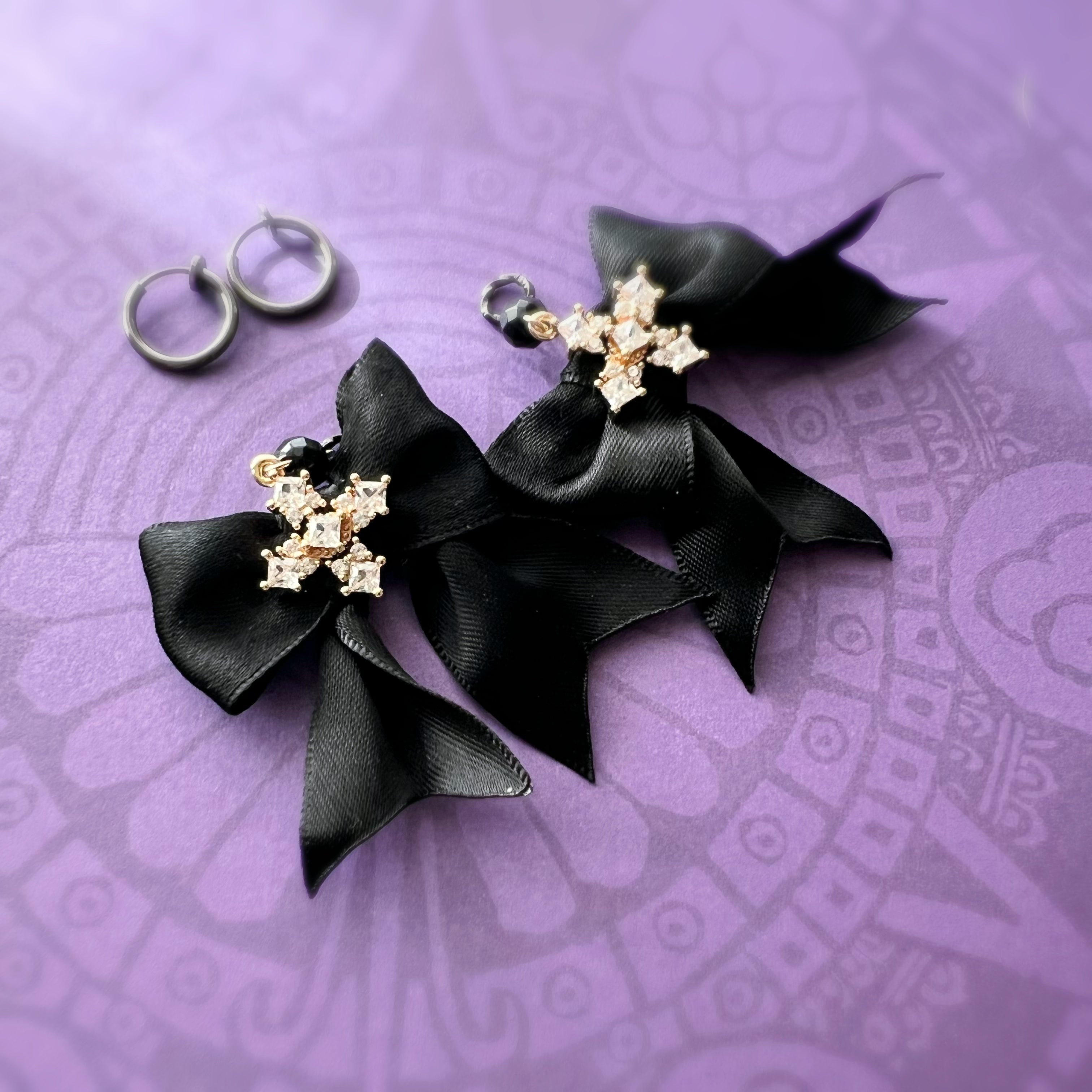 Non-pierced Halloween Creole clips – gothic black bow & rhinestones
