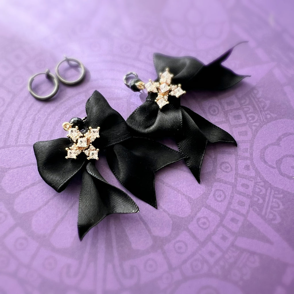 Non-pierced Halloween Creole clips – gothic black bow & rhinestones