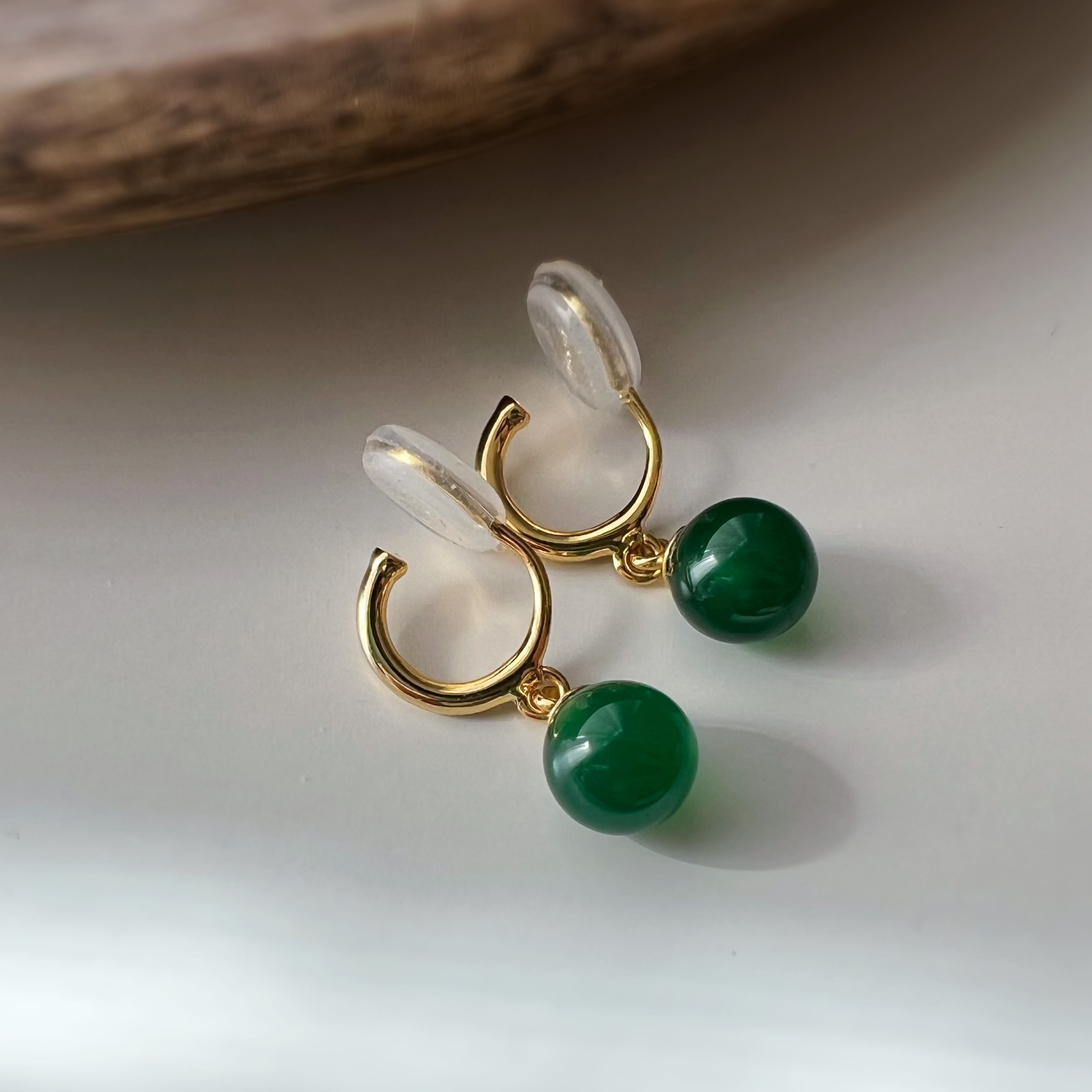 Clips d’oreilles U sans perçage avec perle en agate verte