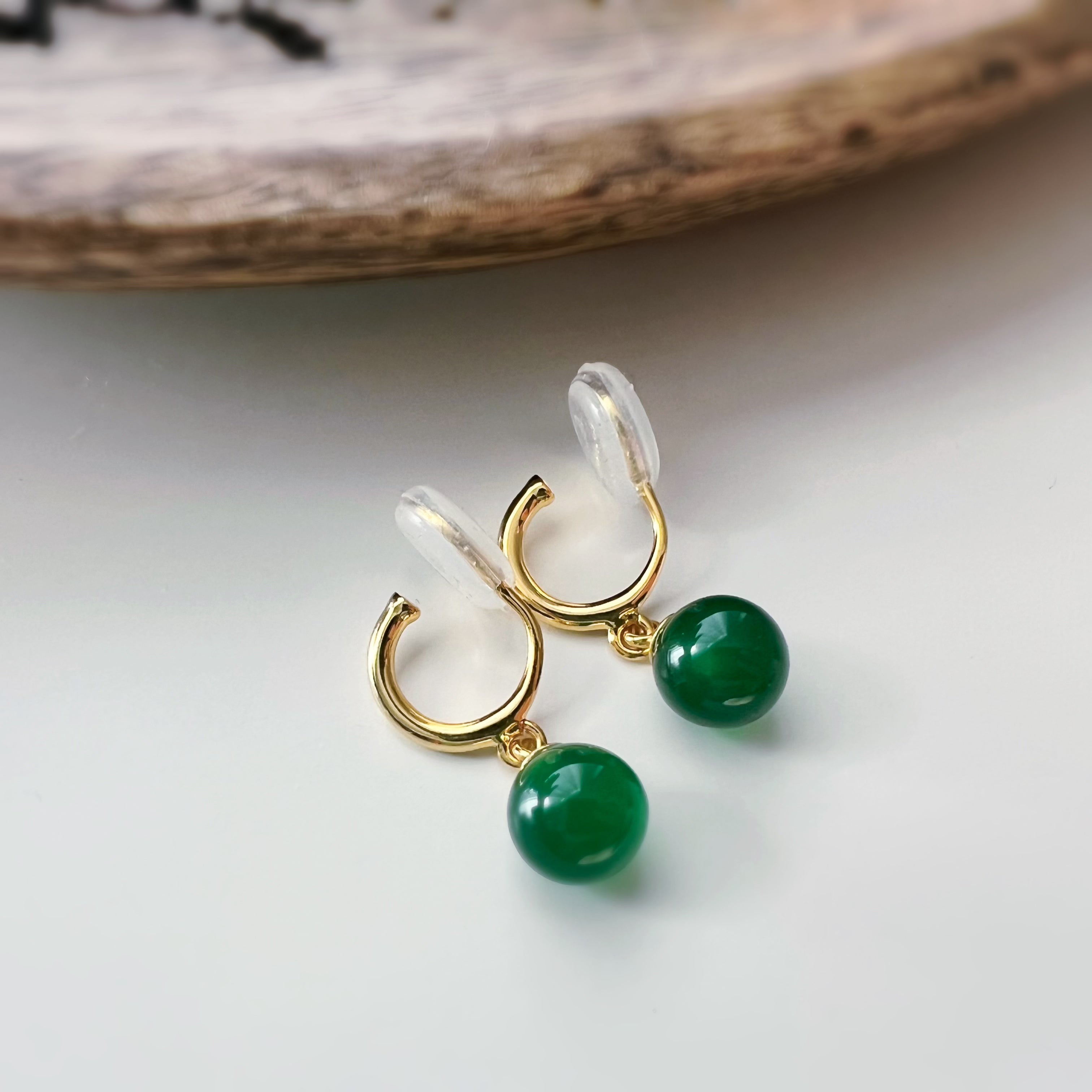 Clips d’oreilles U sans perçage avec perle en agate verte