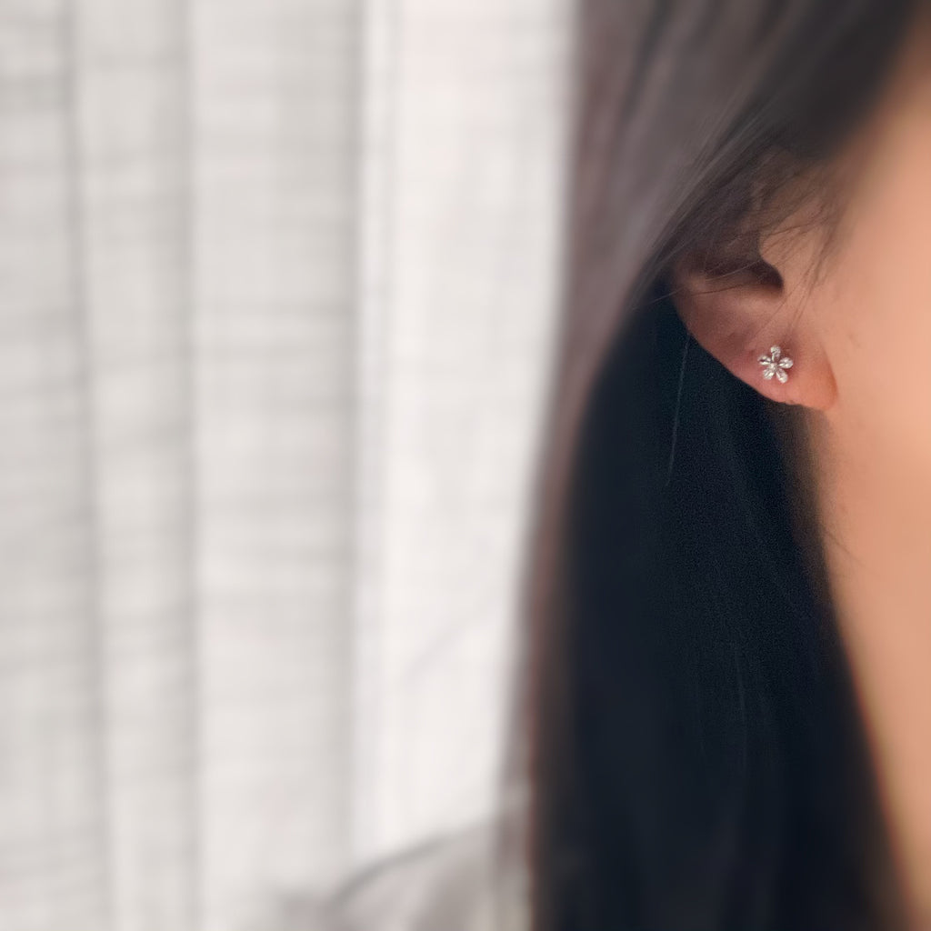Clips d’oreilles sans perçage fleur argentée