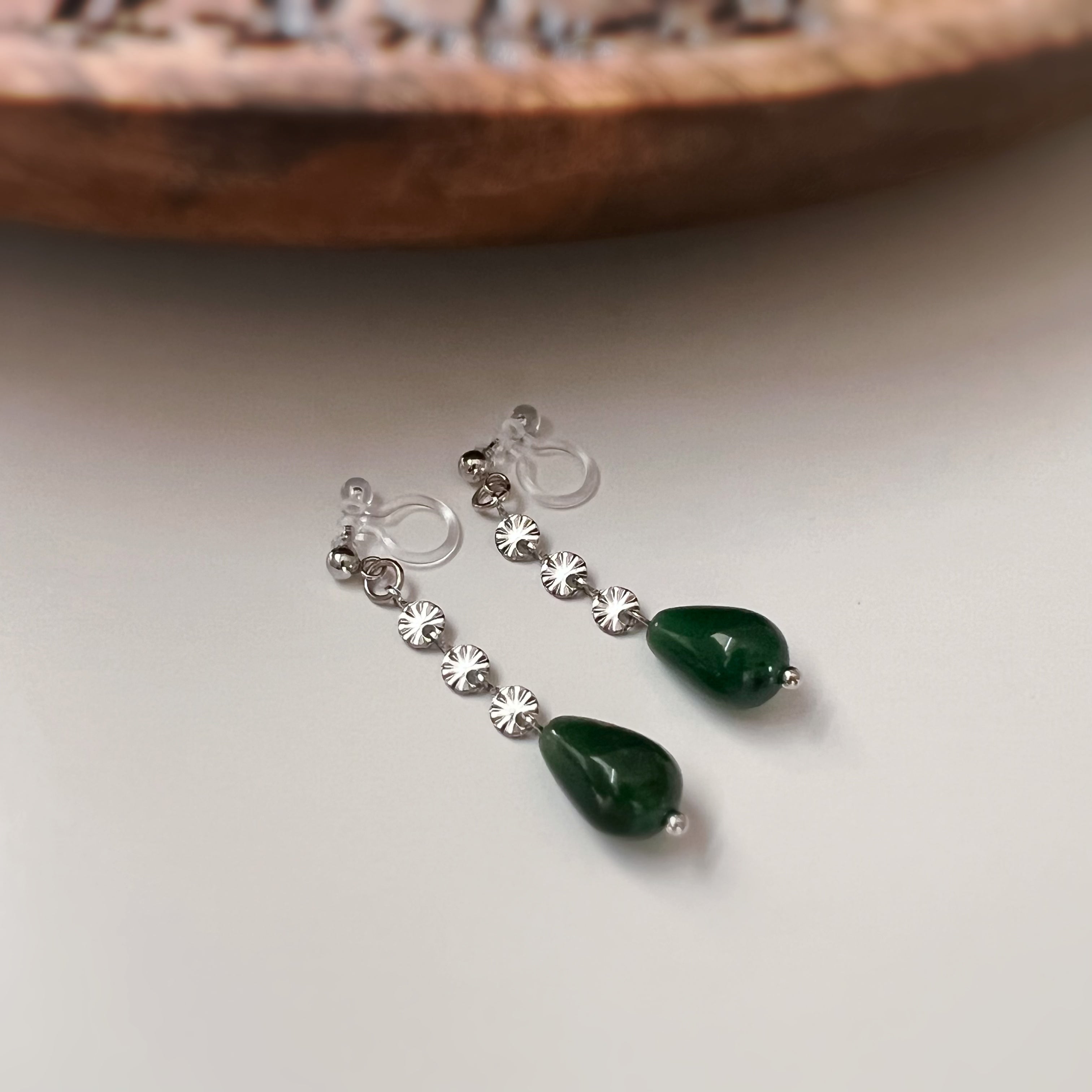 Clips d’oreilles goutte verte Chaîne couleur argent