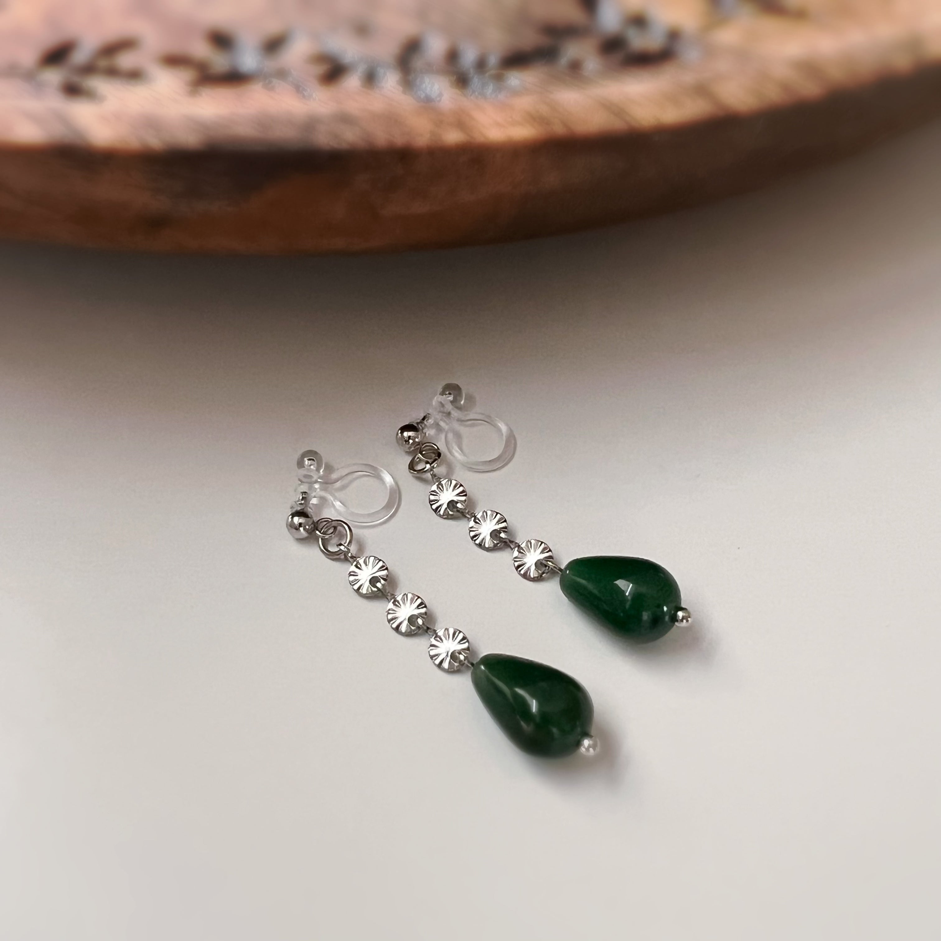 Clips d’oreilles goutte verte Chaîne couleur argent