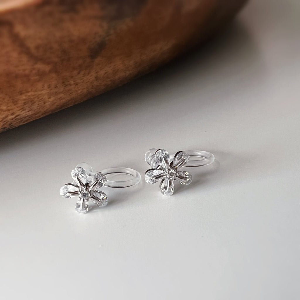 Clips d’oreilles sans perçage fleur argentée