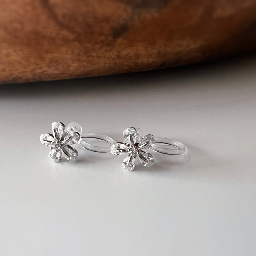 Clips d’oreilles sans perçage fleur argentée