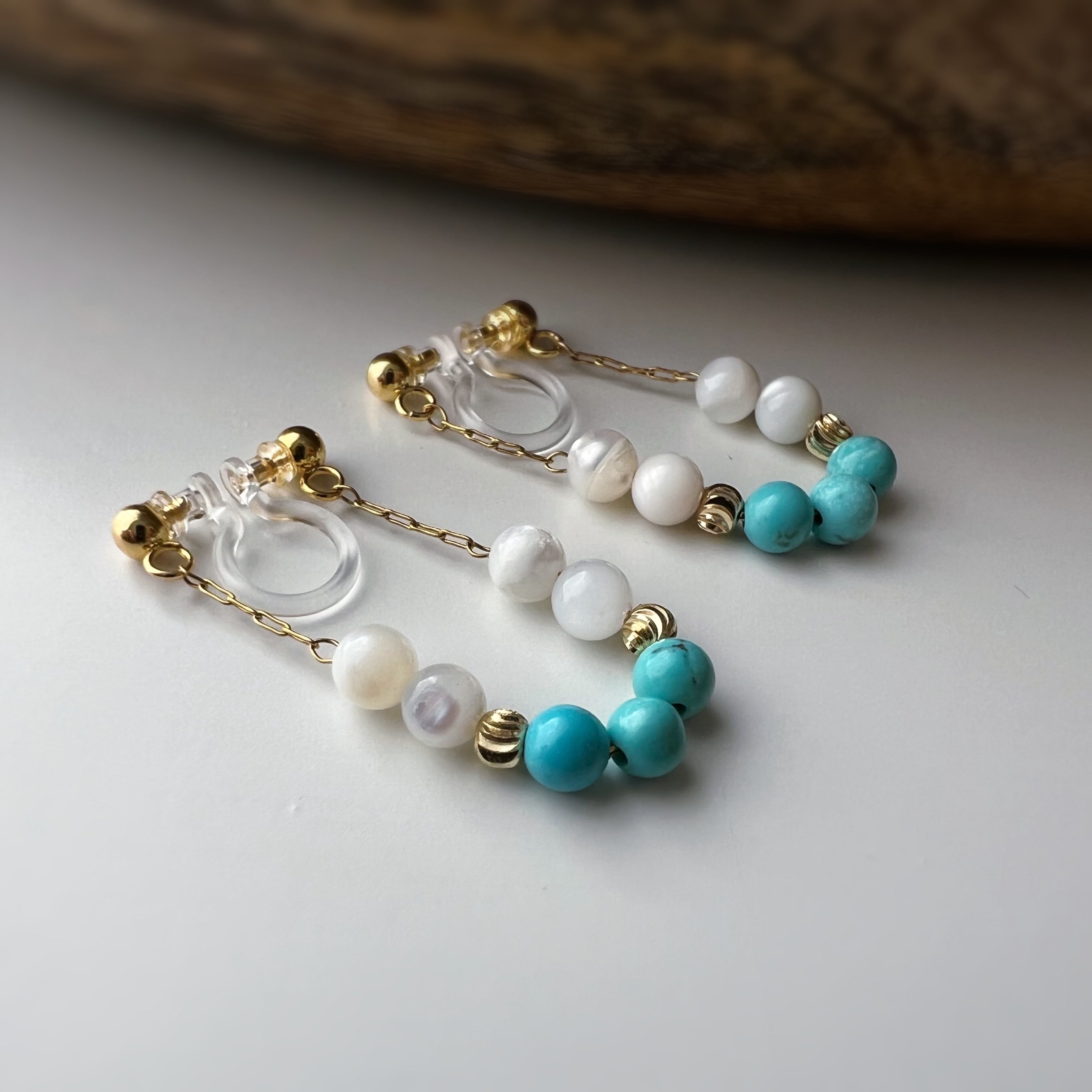 Chaîne & mini perles turquoise / blanches