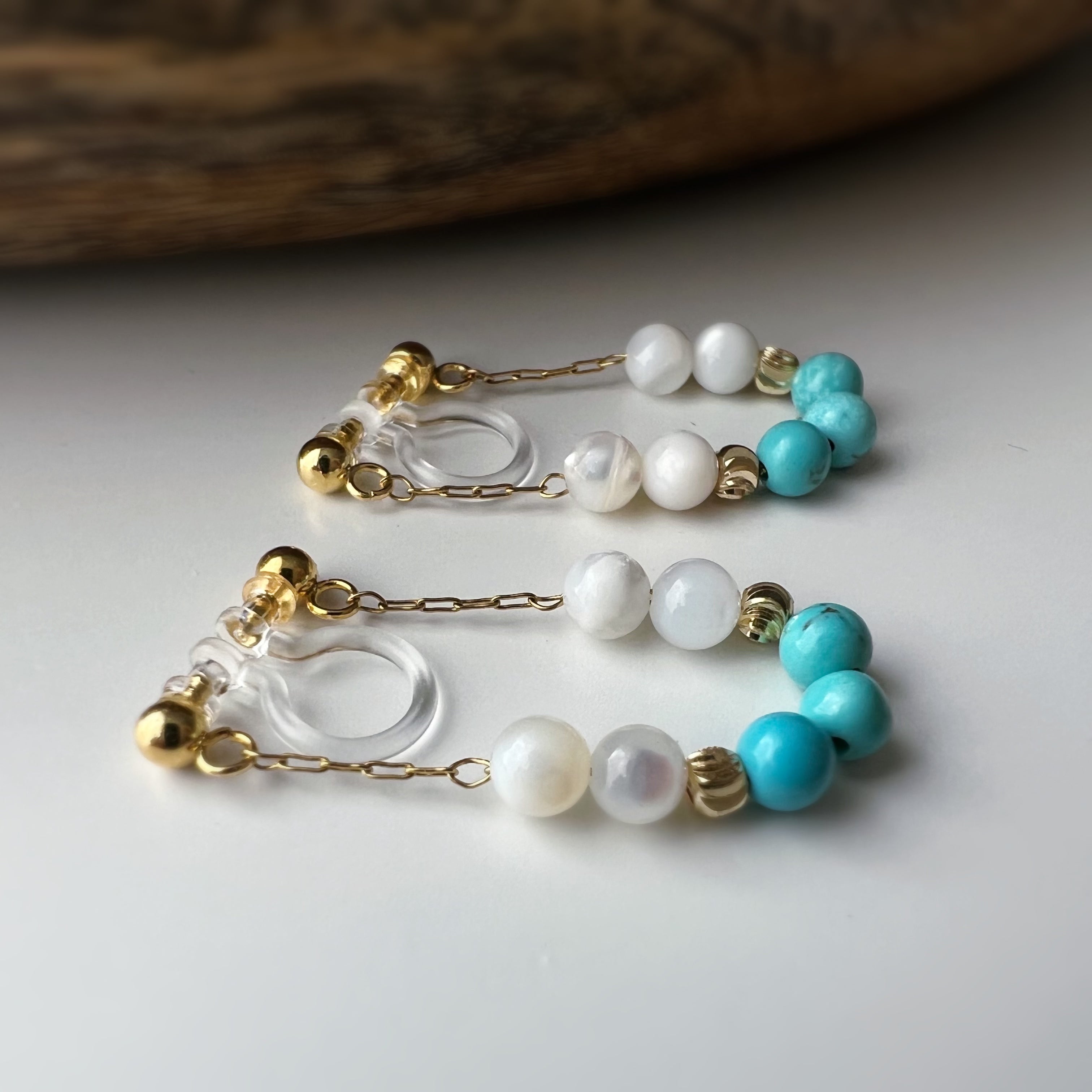 Chaîne & mini perles turquoise / blanches