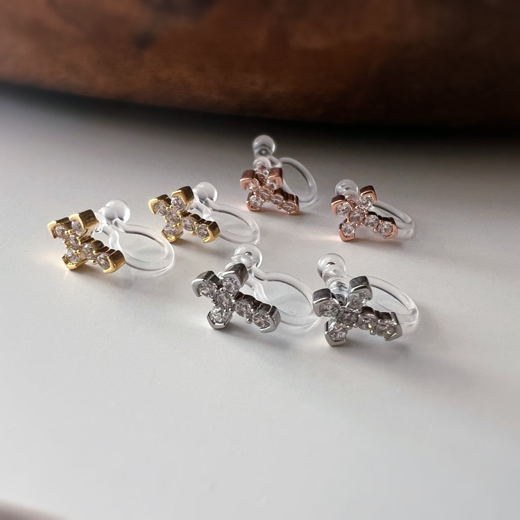 Clips d’oreilles croix strass, couleur or argent ou or rose