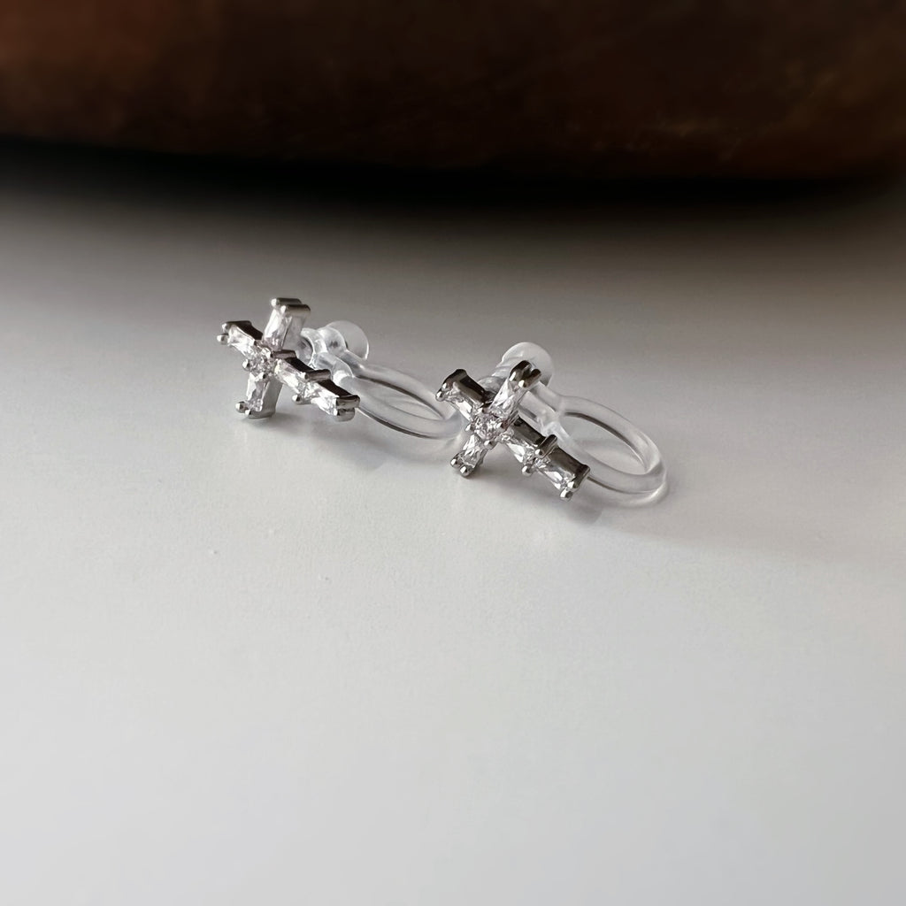 Clips d’oreilles sans perçage croix fine strass