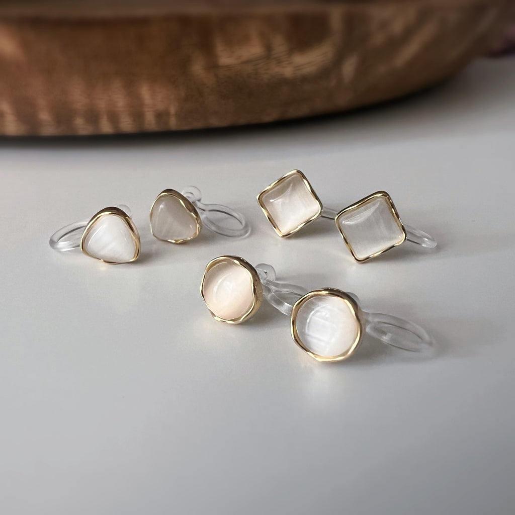 Clips d’oreilles œil de chat blanc crème