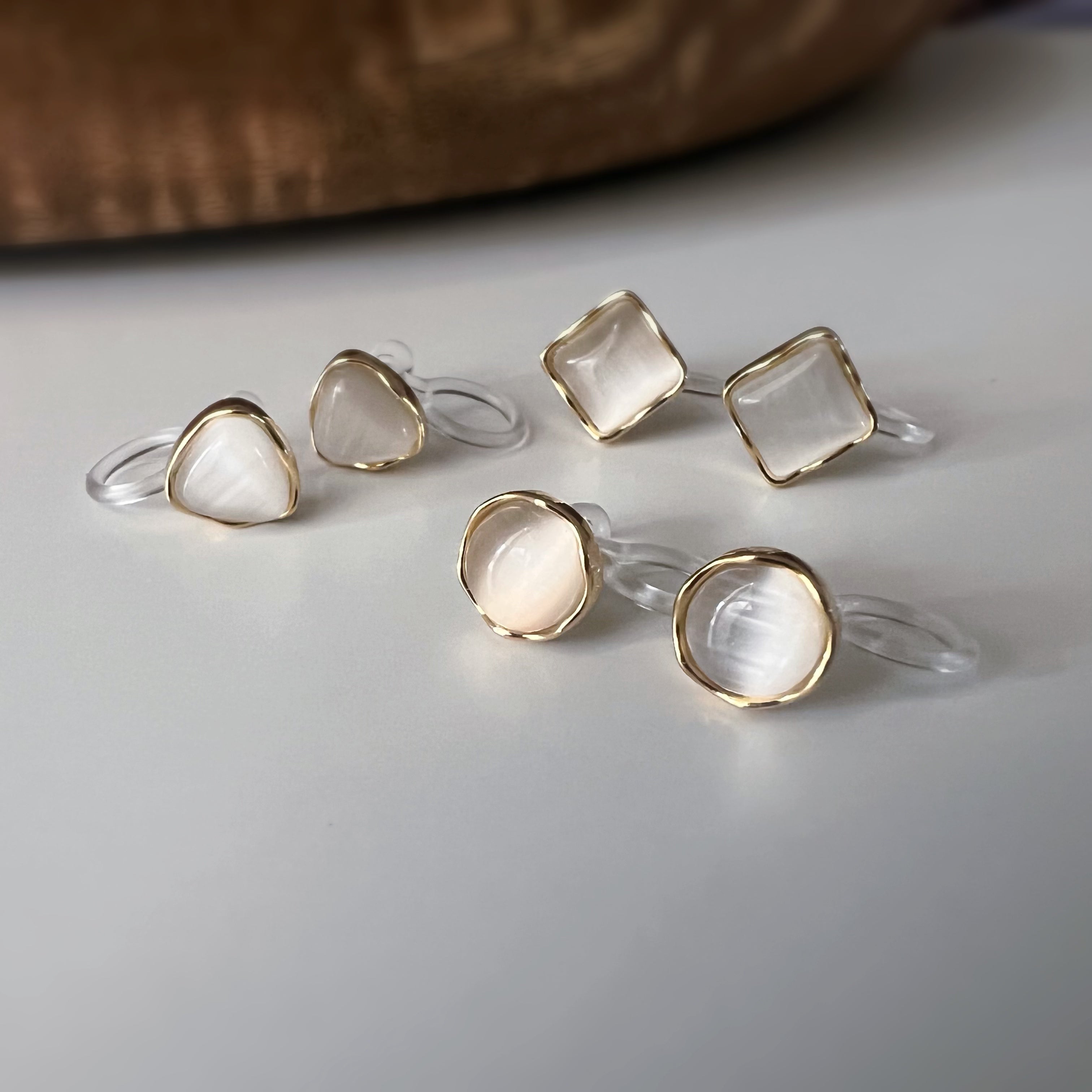 Clips d’oreilles œil de chat blanc crème