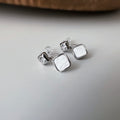 Clips d’oreilles carrés émaillés argent, bleu nacré, noir ou blanc