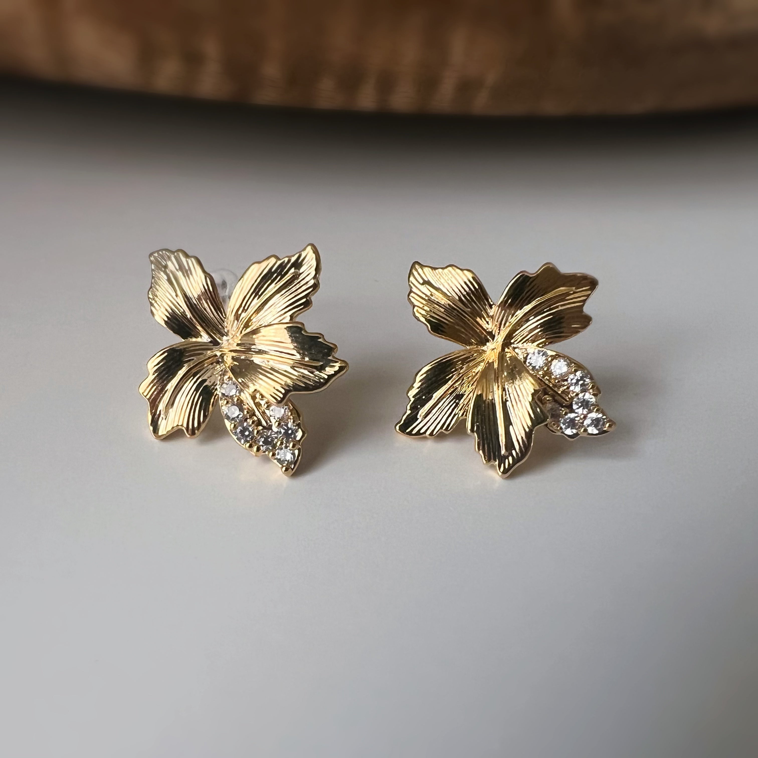 Rhinestone luminous maple leaf ear clips