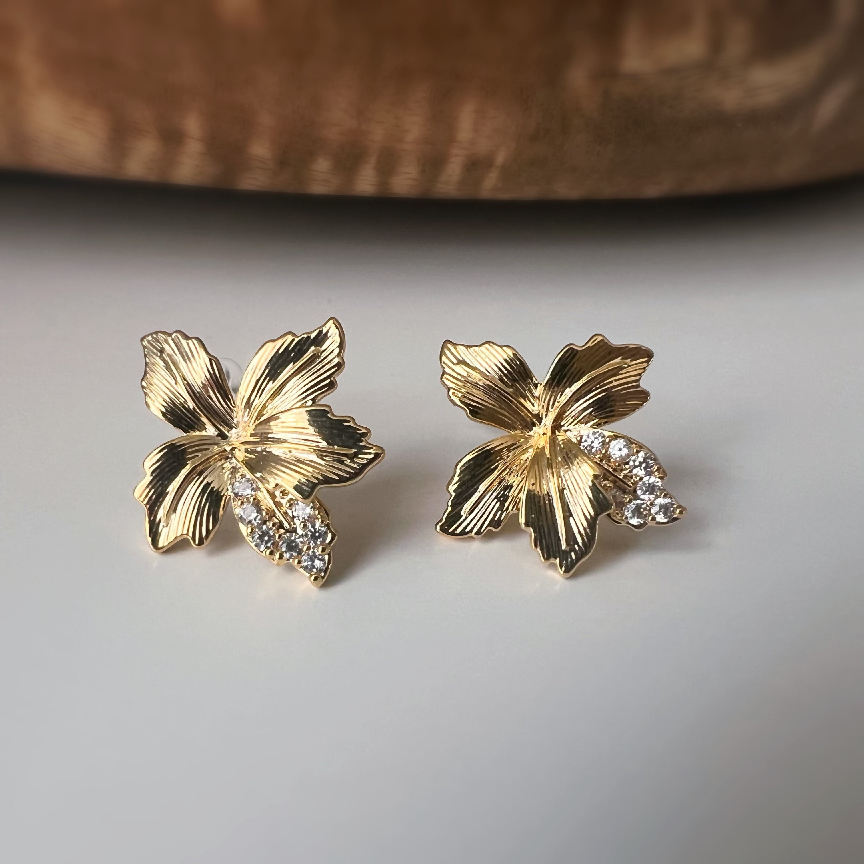 Clips d’oreilles feuille érable strass lumineux