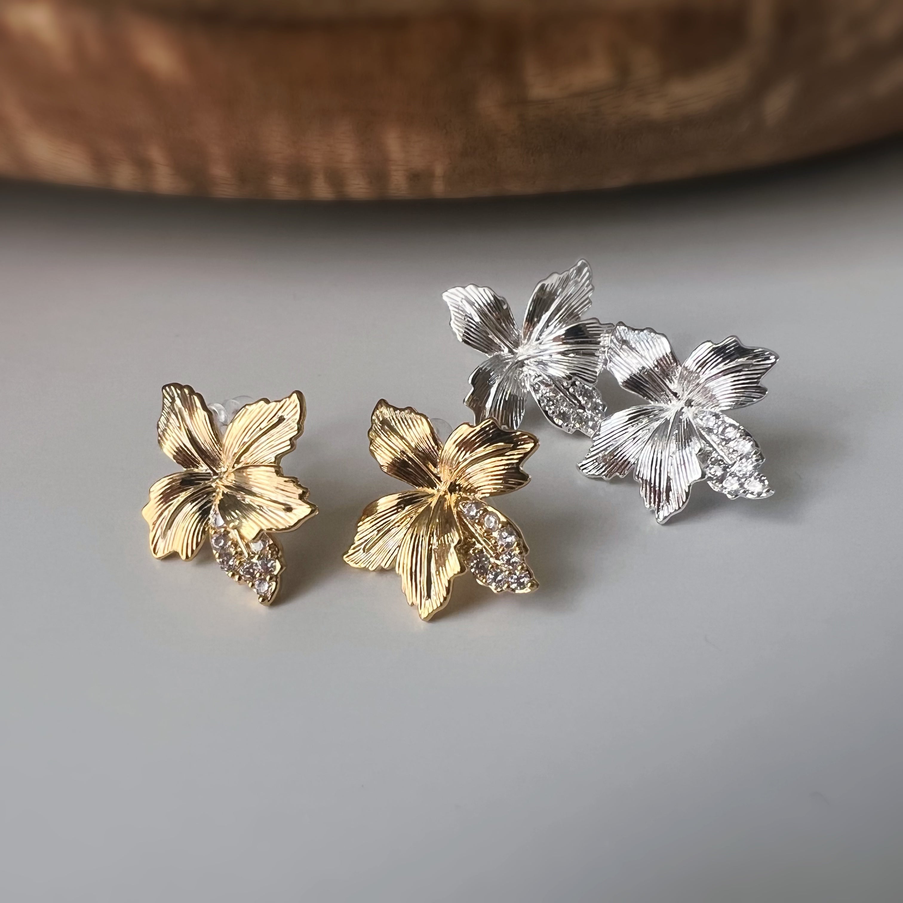 Clips d’oreilles feuille érable strass lumineux