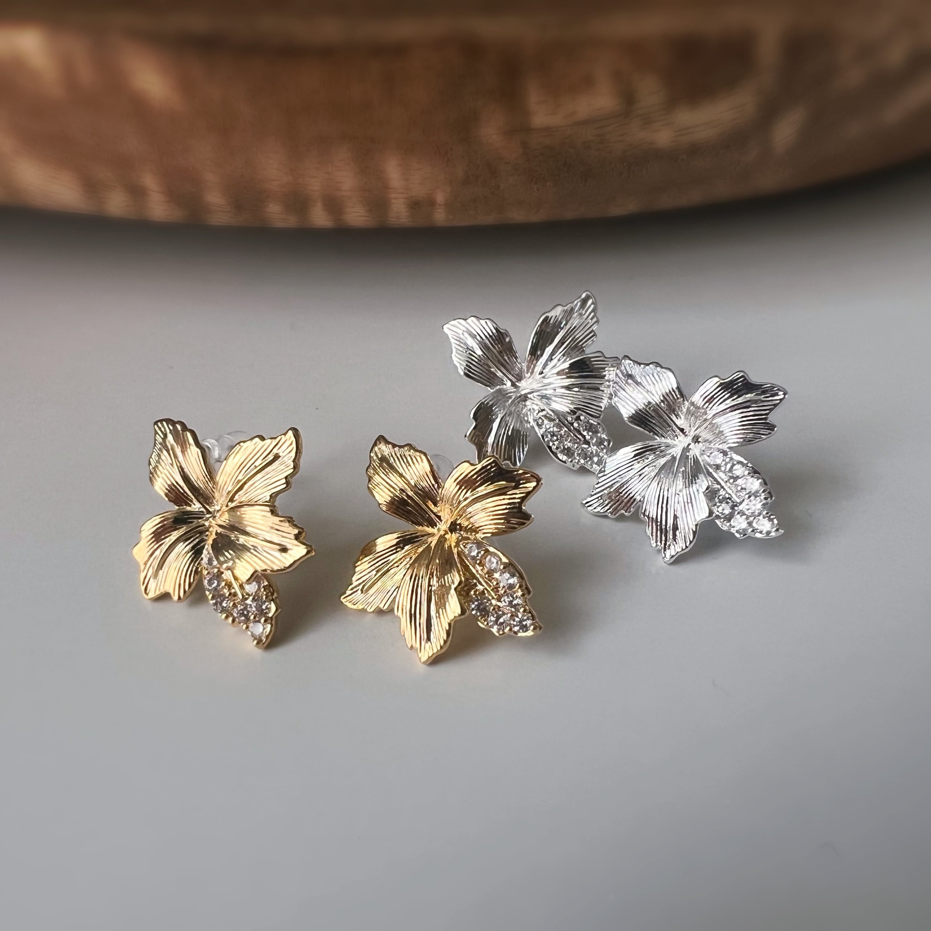 Clips d’oreilles feuille érable strass lumineux